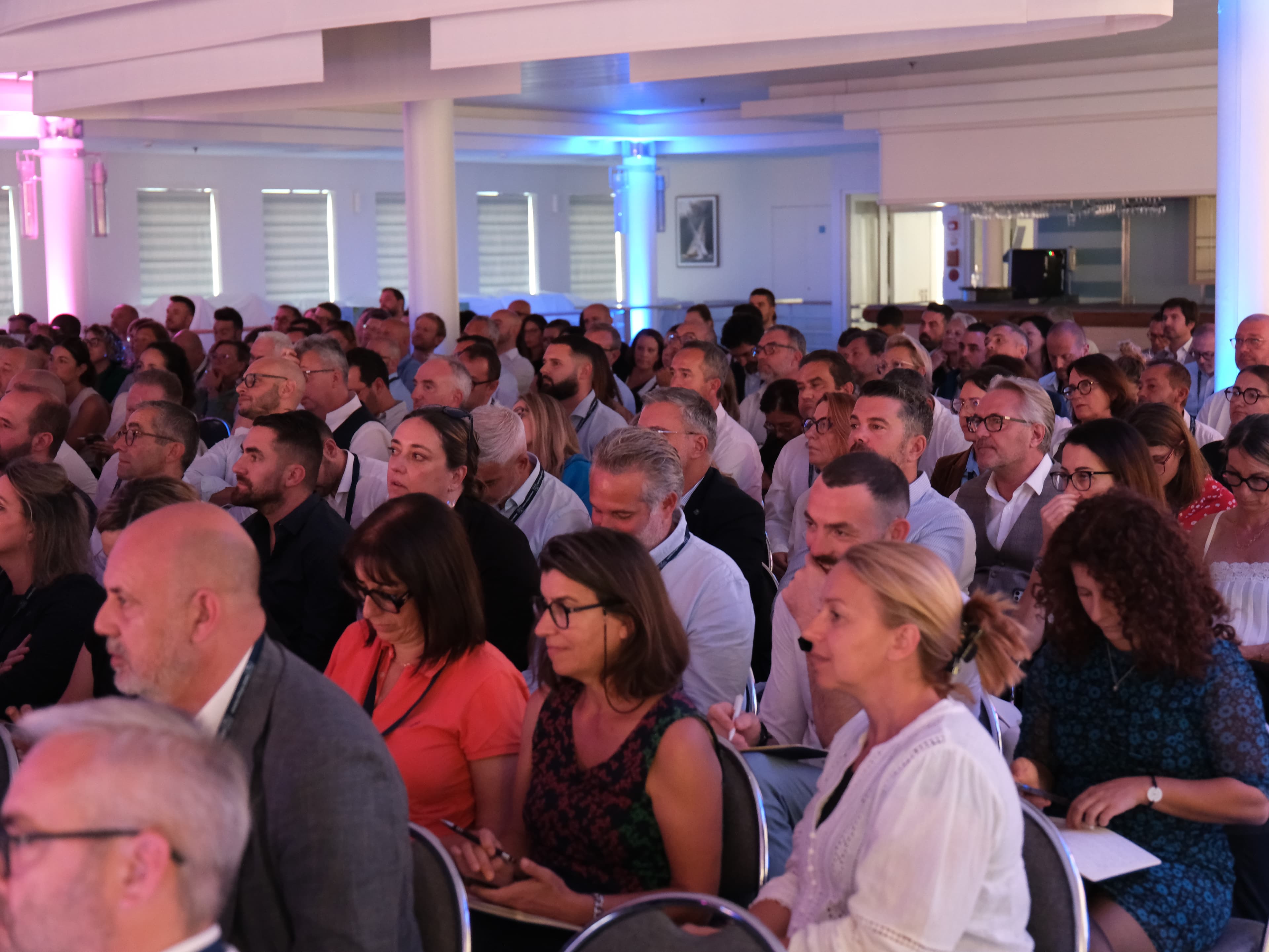 Photo 62 - Croisière Club Med 2 (blurred background)