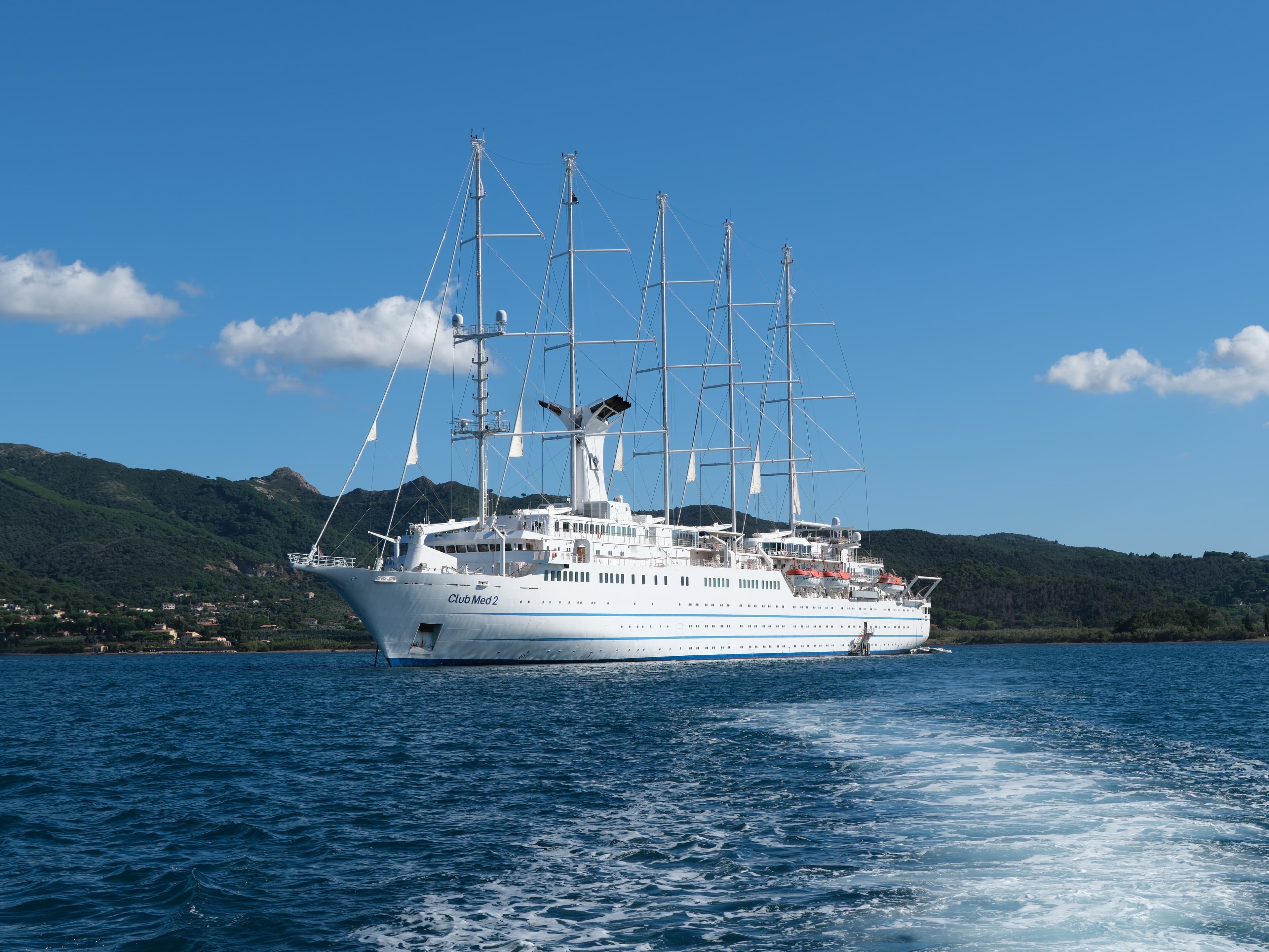 Photo 64 - Croisière Club Med 2 (blurred background)