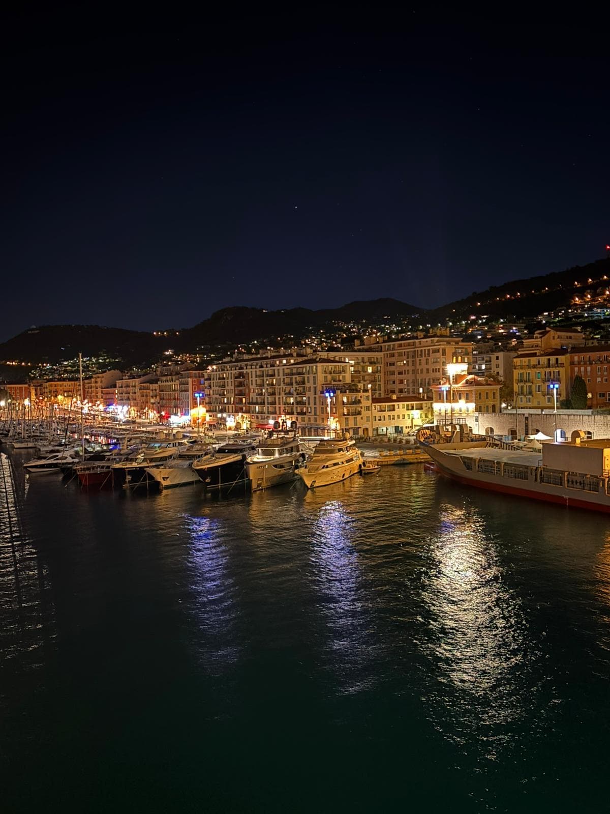 Photo 77 - Croisière Club Med 2 (blurred background)