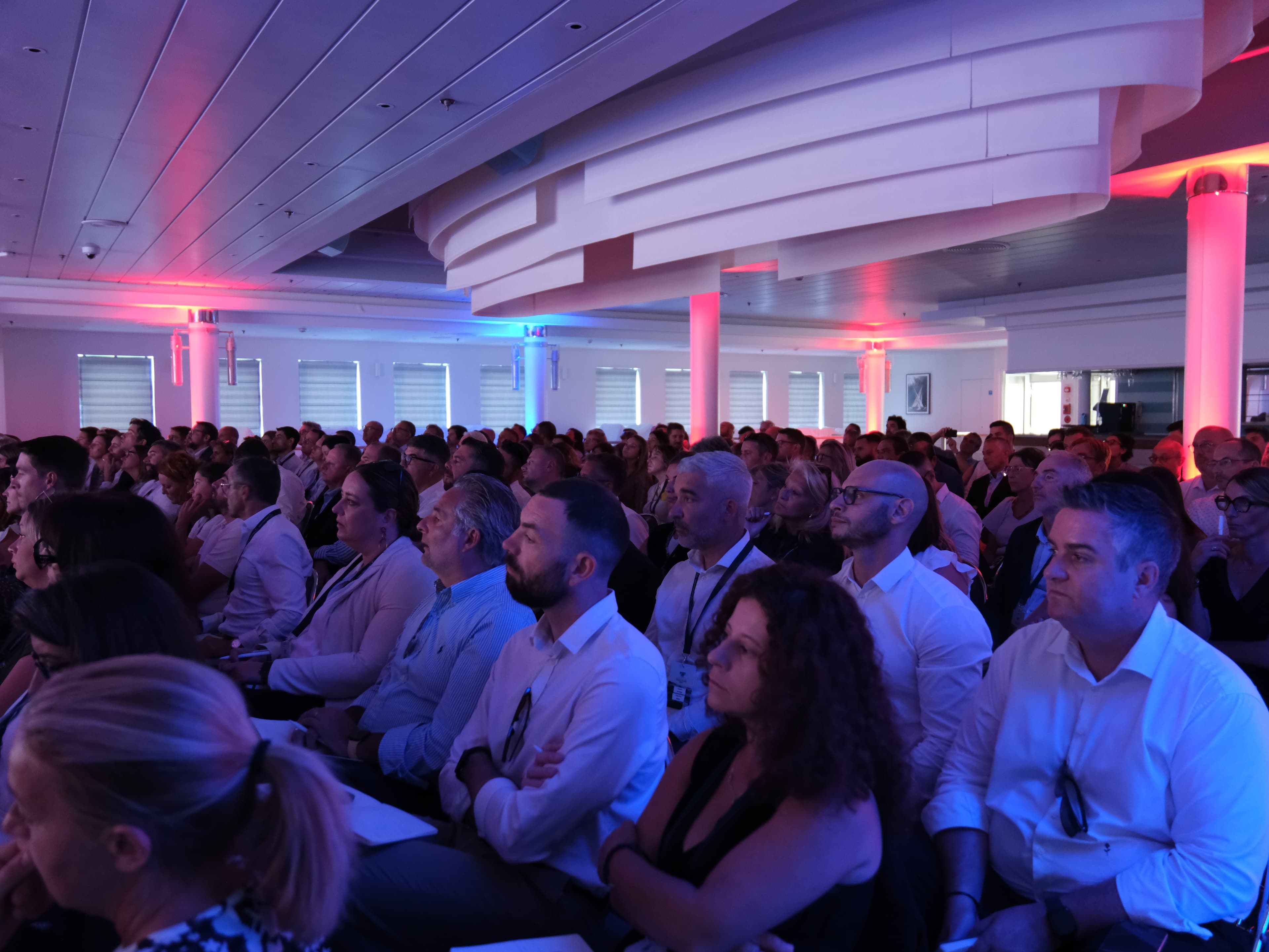 Photo 92 - Croisière Club Med 2 (blurred background)