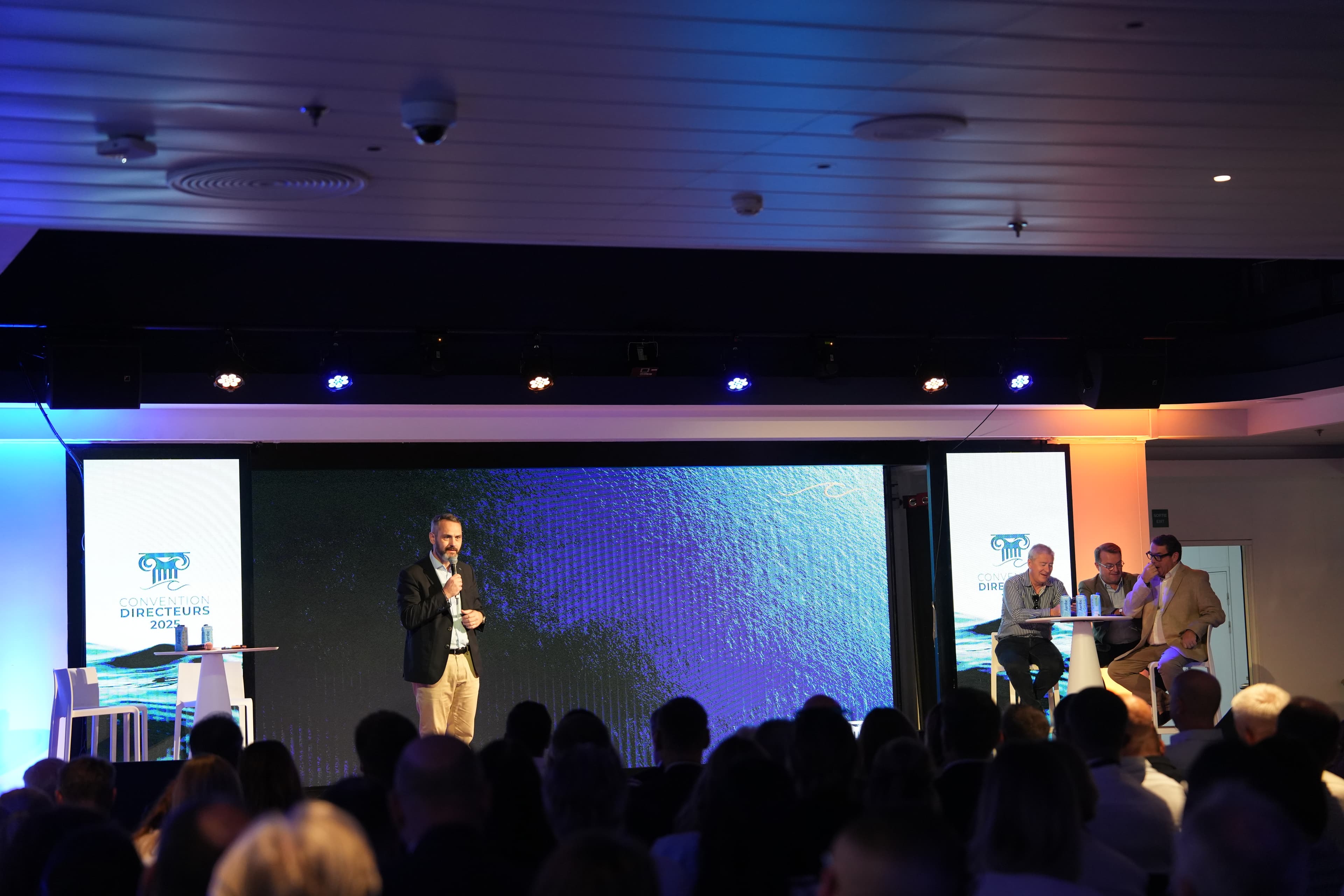 Photo 102 - Croisière Club Med 2 (blurred background)