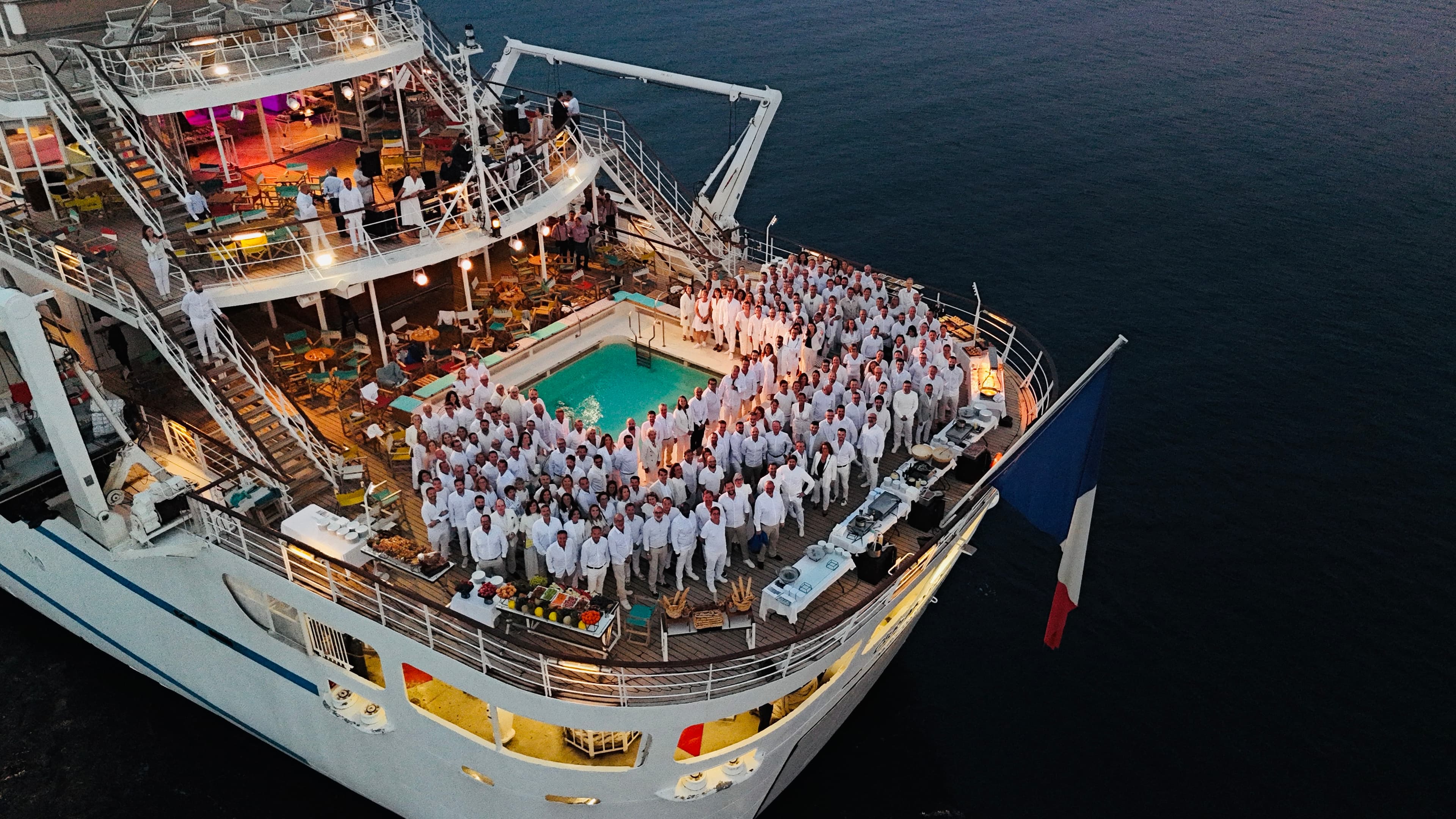 Photo 107 - Croisière Club Med 2 (blurred background)