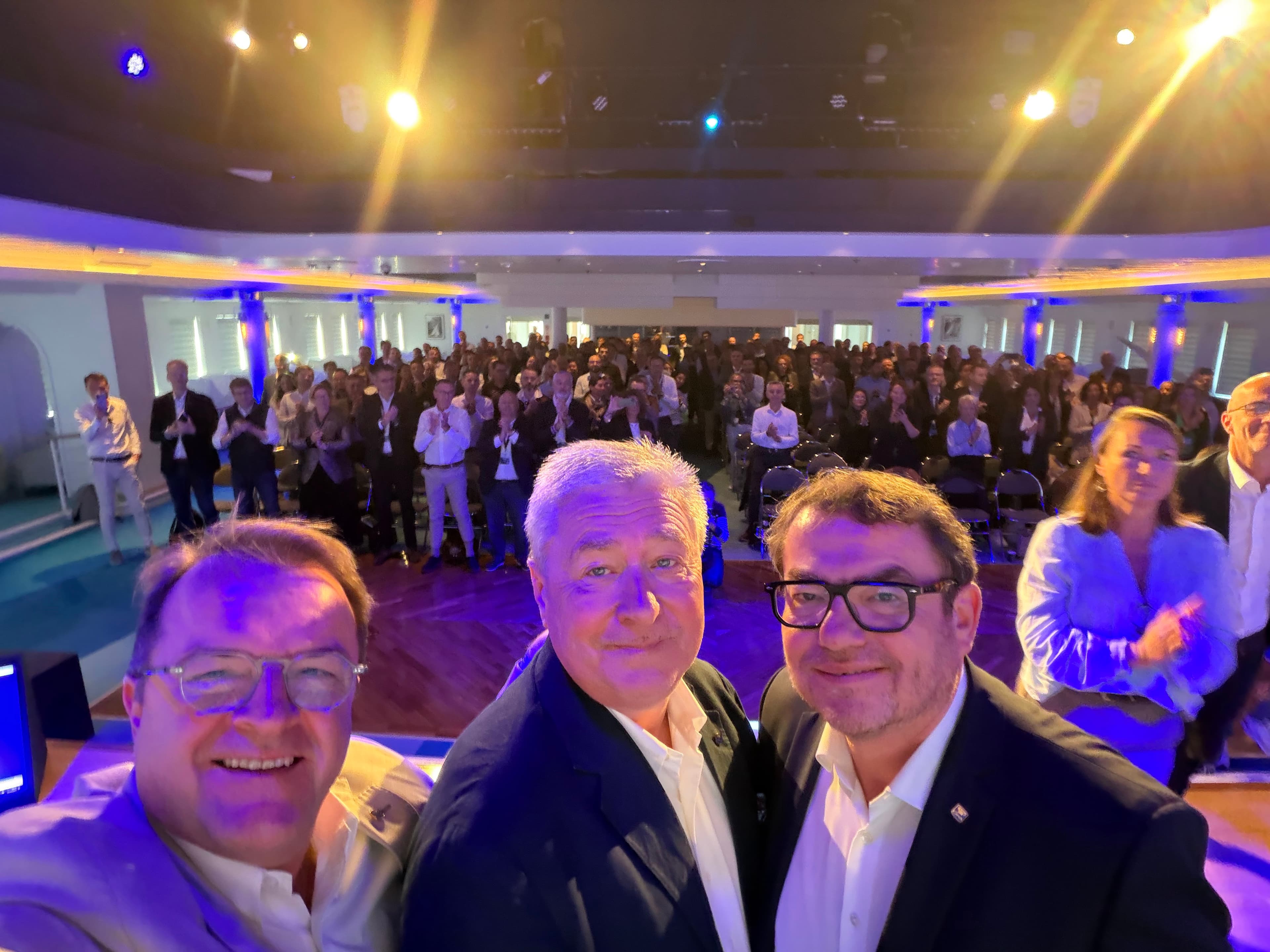 Photo 108 - Croisière Club Med 2 (blurred background)