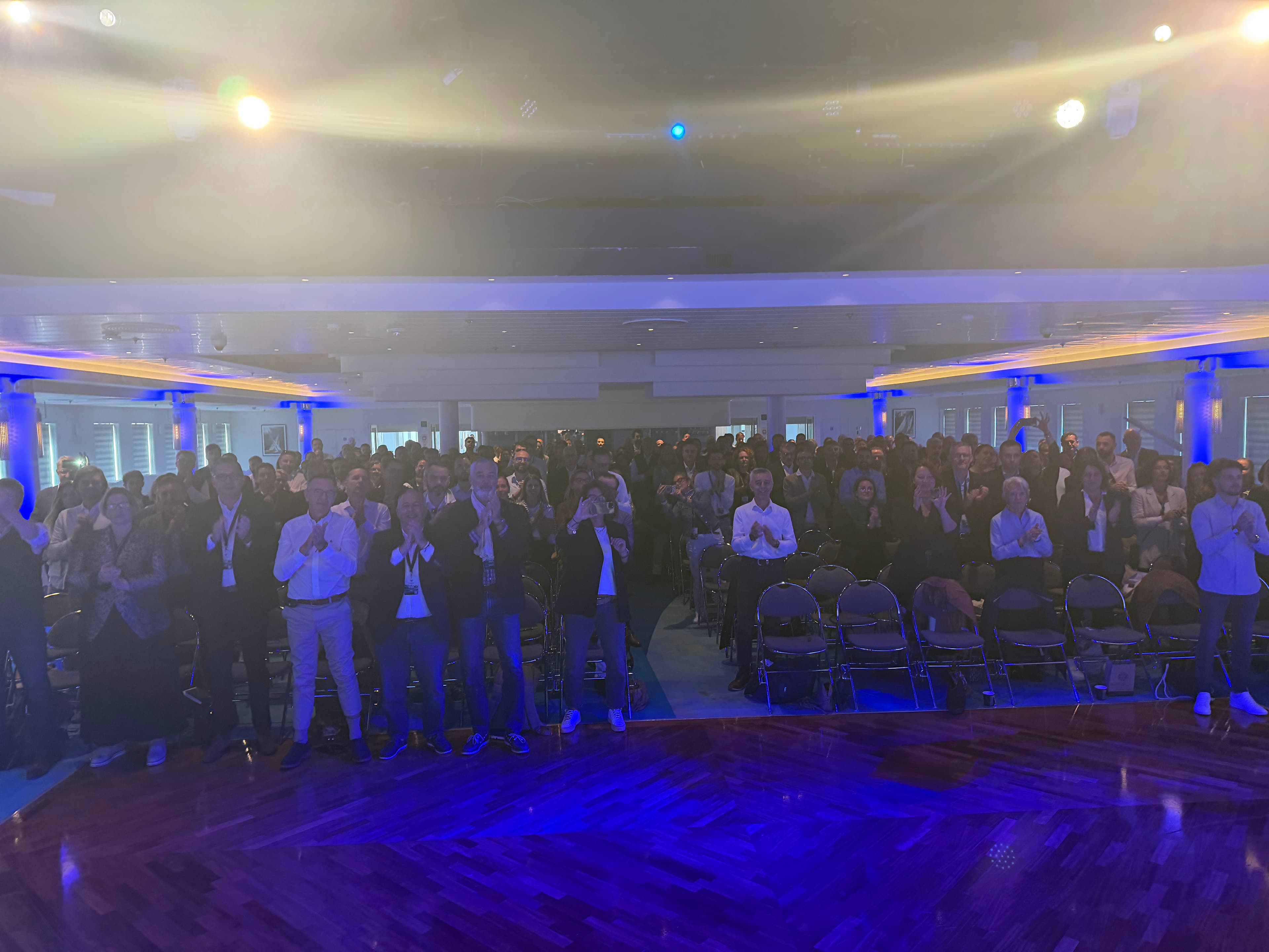 Photo 109 - Croisière Club Med 2 (blurred background)