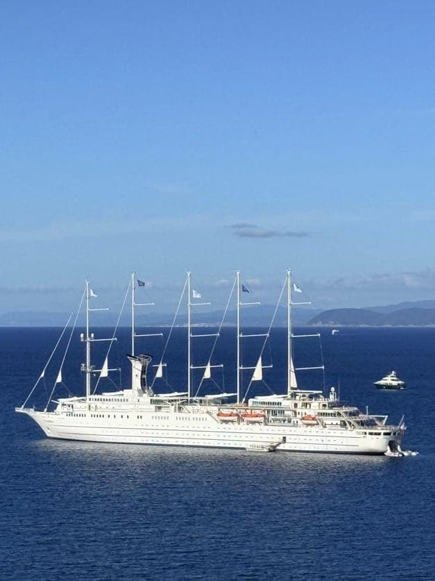 Photo 118 - Croisière Club Med 2 (blurred background)