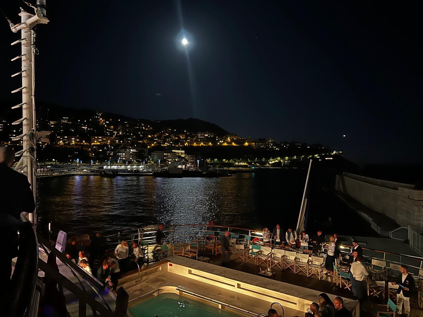 Photo 121 - Croisière Club Med 2 (blurred background)