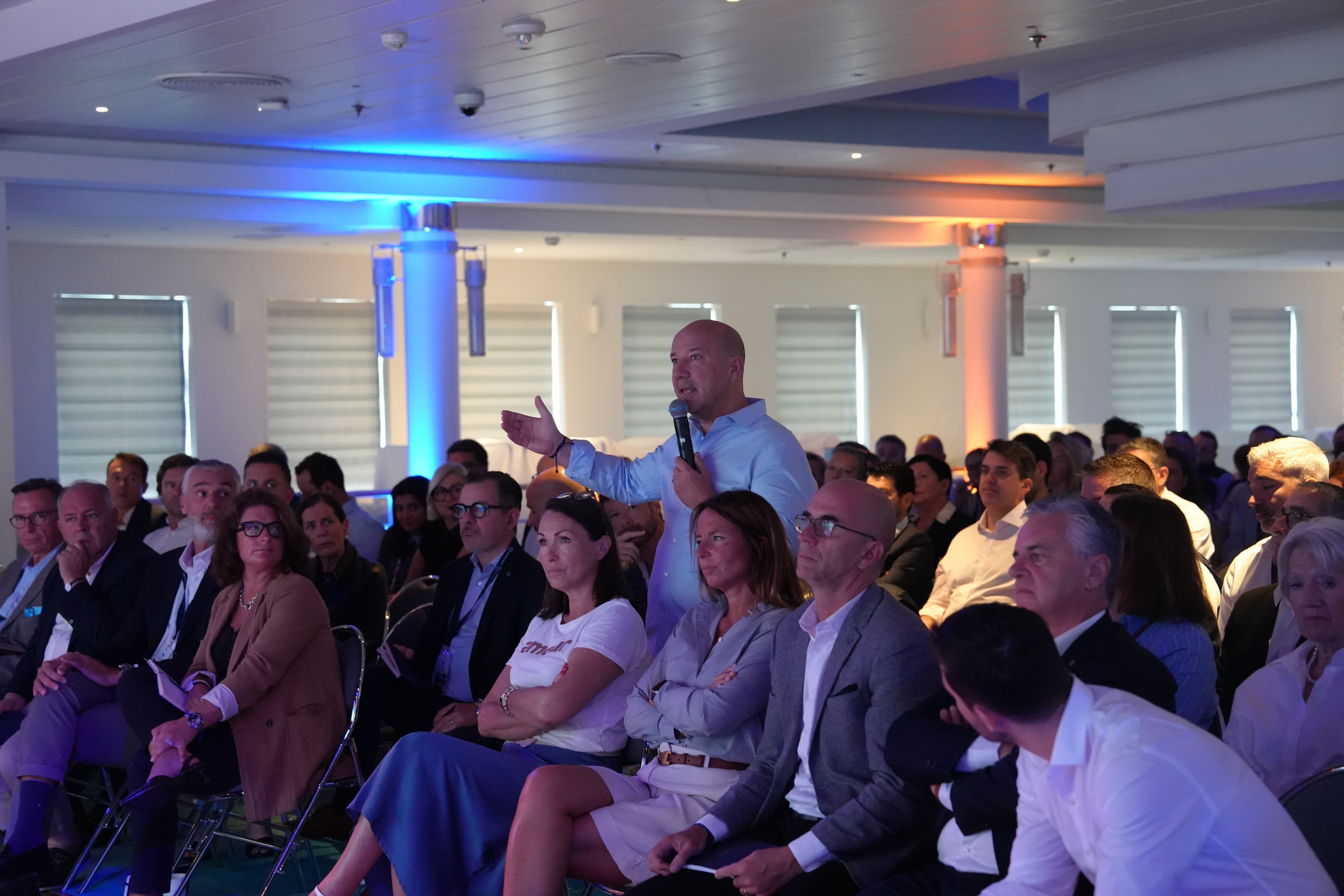 Photo 133 - Croisière Club Med 2 (blurred background)