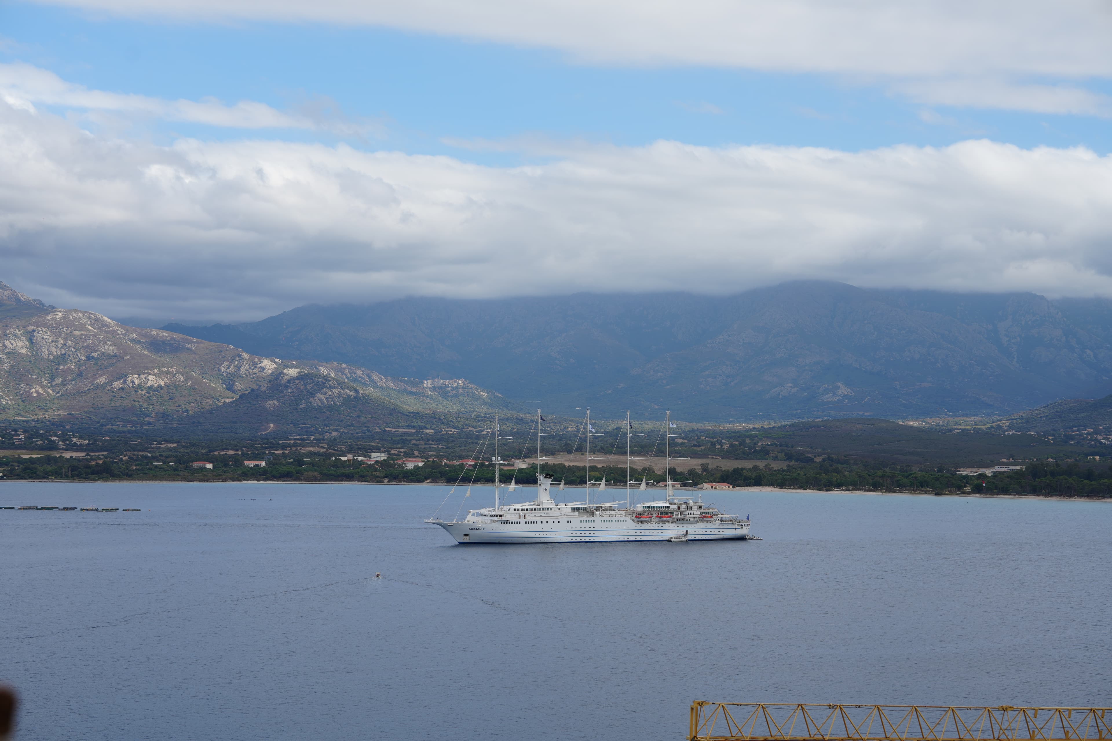 Photo 139 - Croisière Club Med 2 (blurred background)