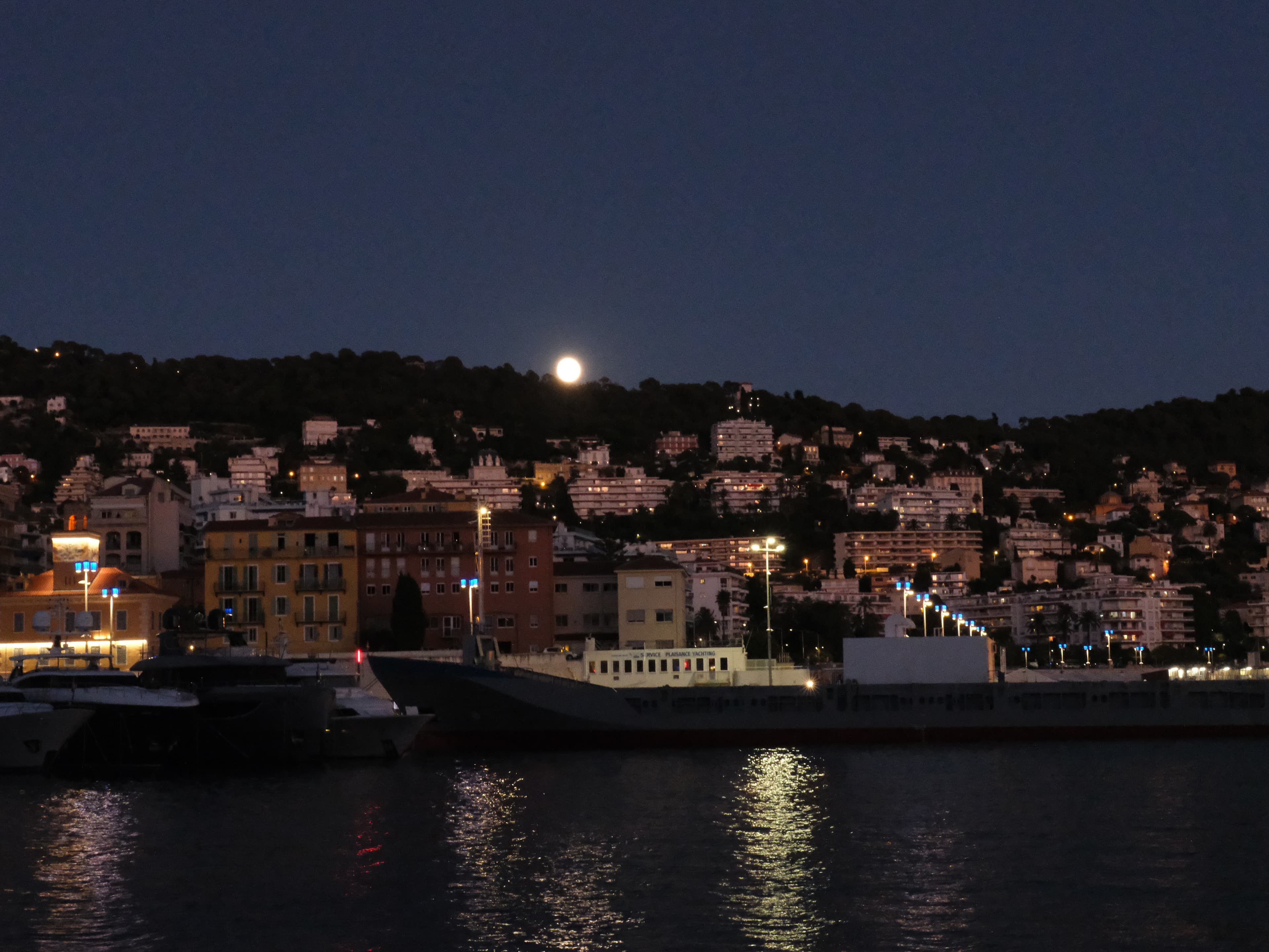 Photo 158 - Croisière Club Med 2 (blurred background)