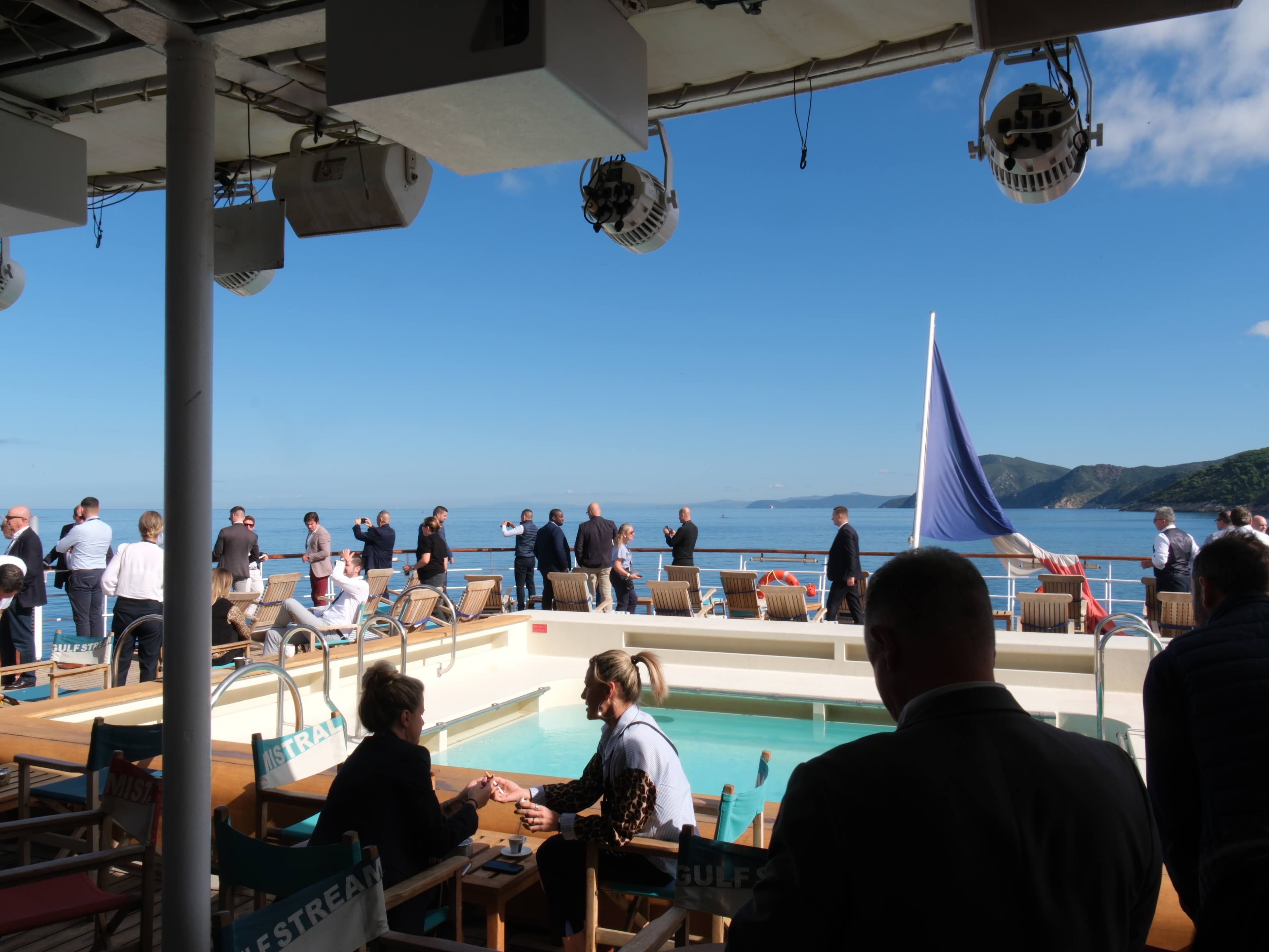 Photo 162 - Croisière Club Med 2 (blurred background)