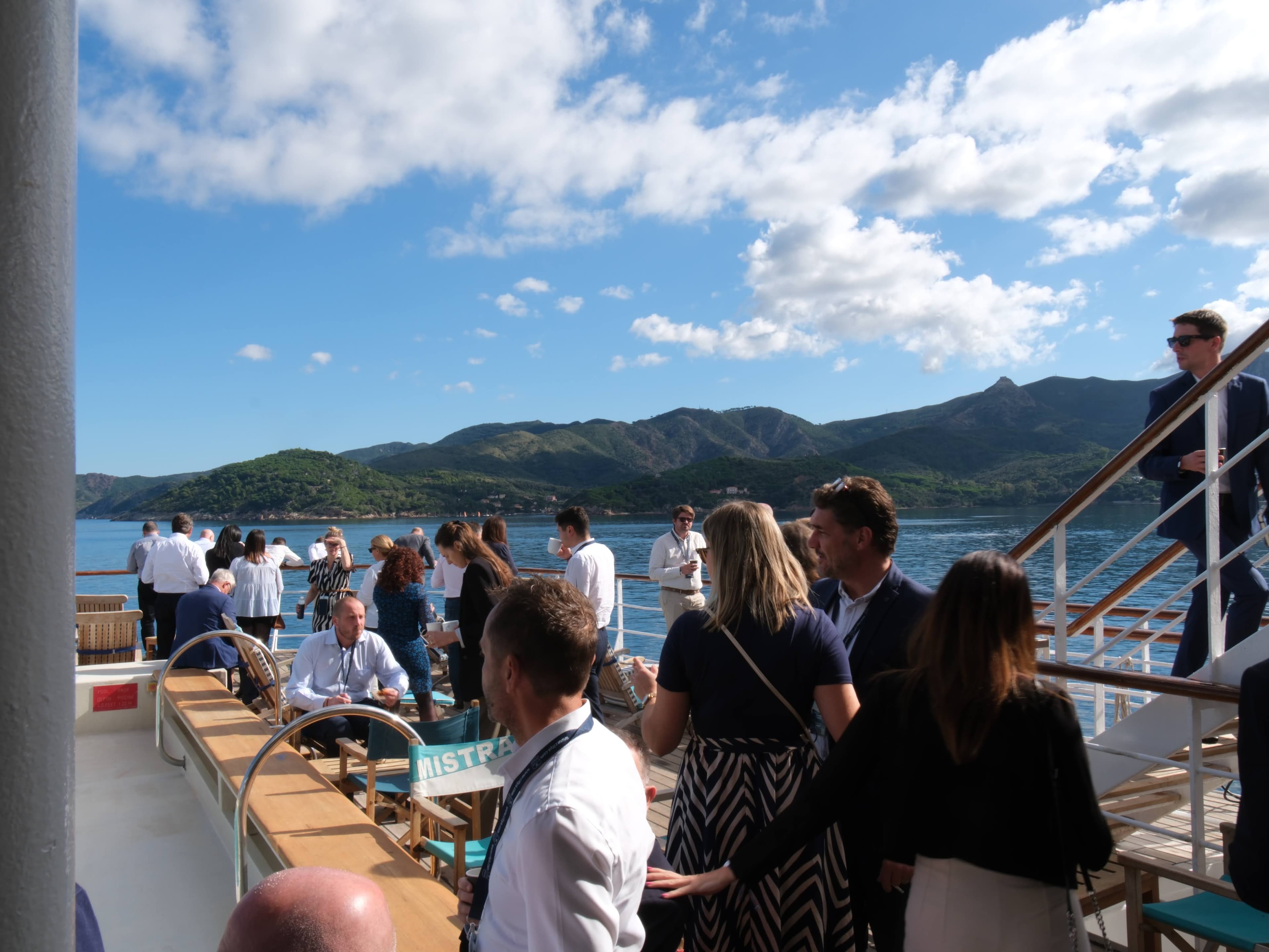 Photo 163 - Croisière Club Med 2 (blurred background)