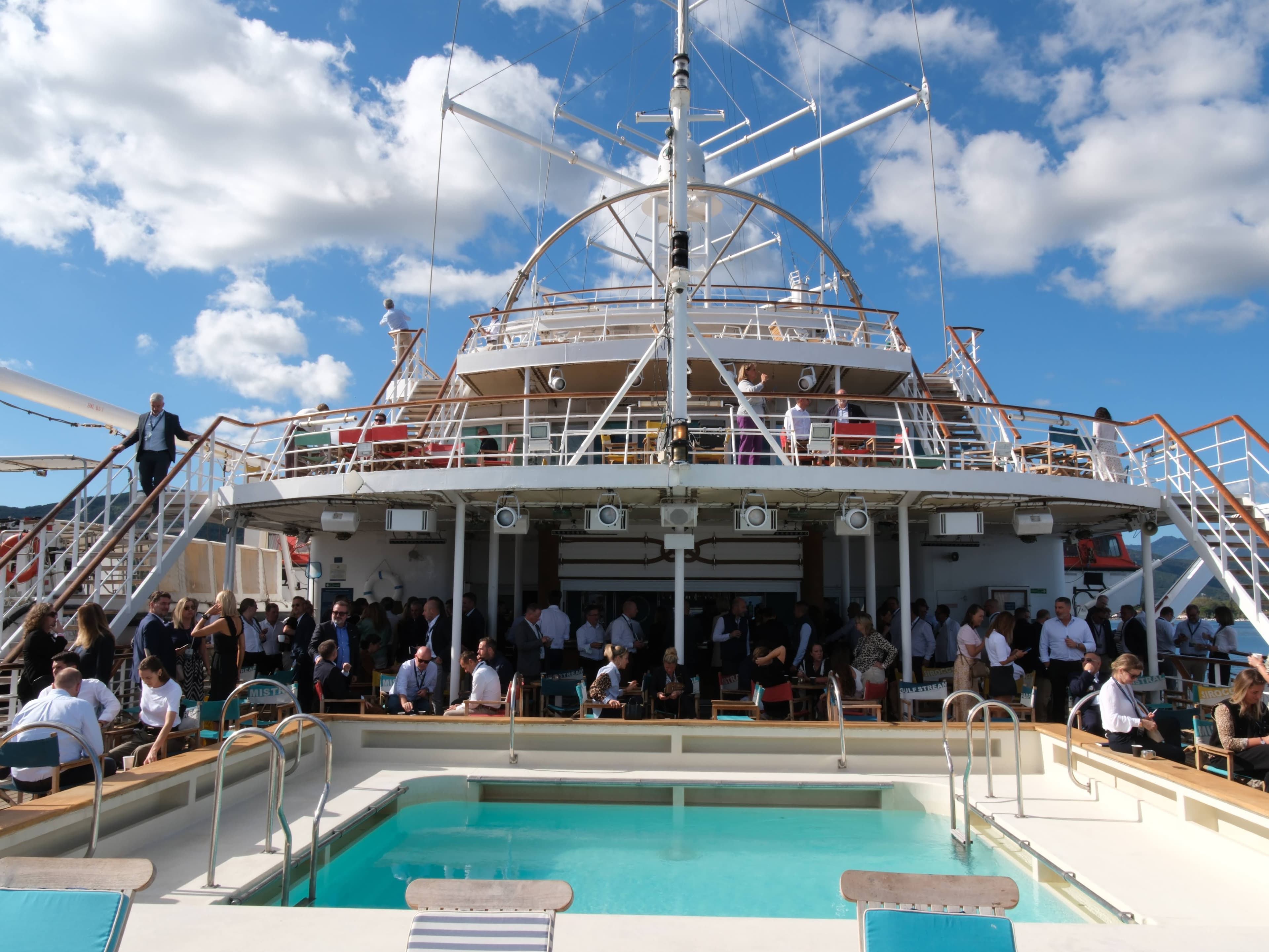 Photo 164 - Croisière Club Med 2 (blurred background)