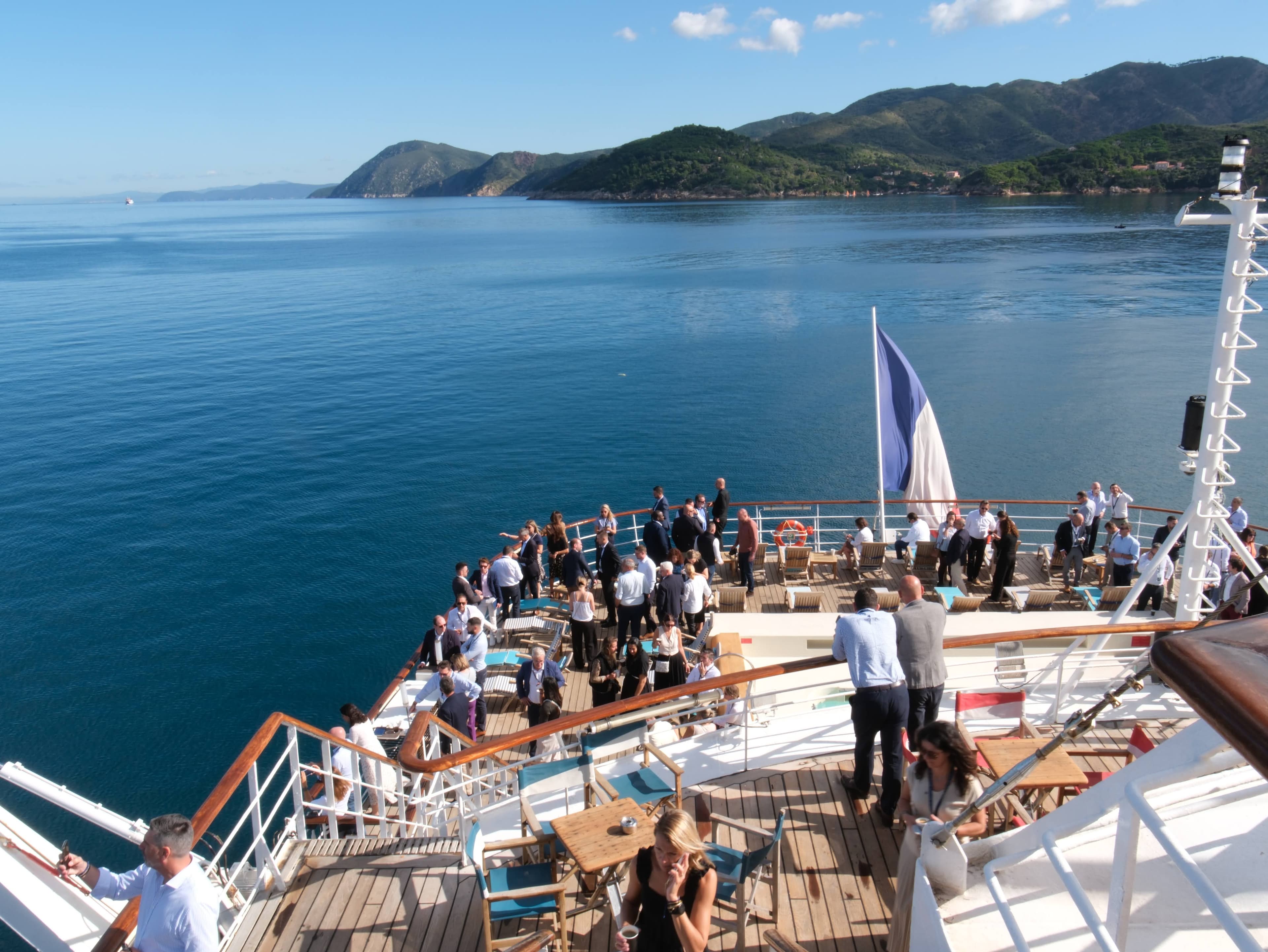 Photo 167 - Croisière Club Med 2 (blurred background)