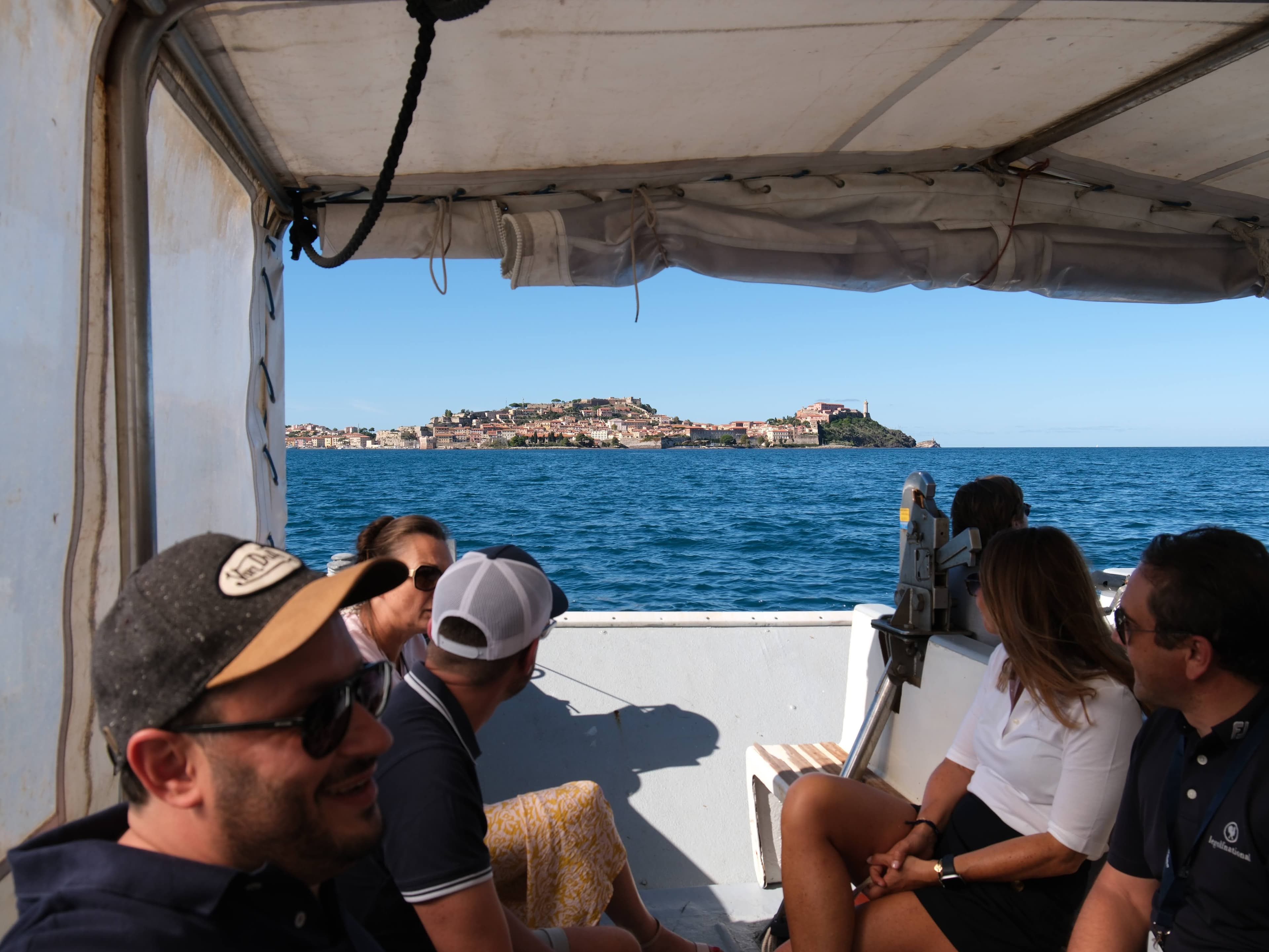 Photo 173 - Croisière Club Med 2 (blurred background)