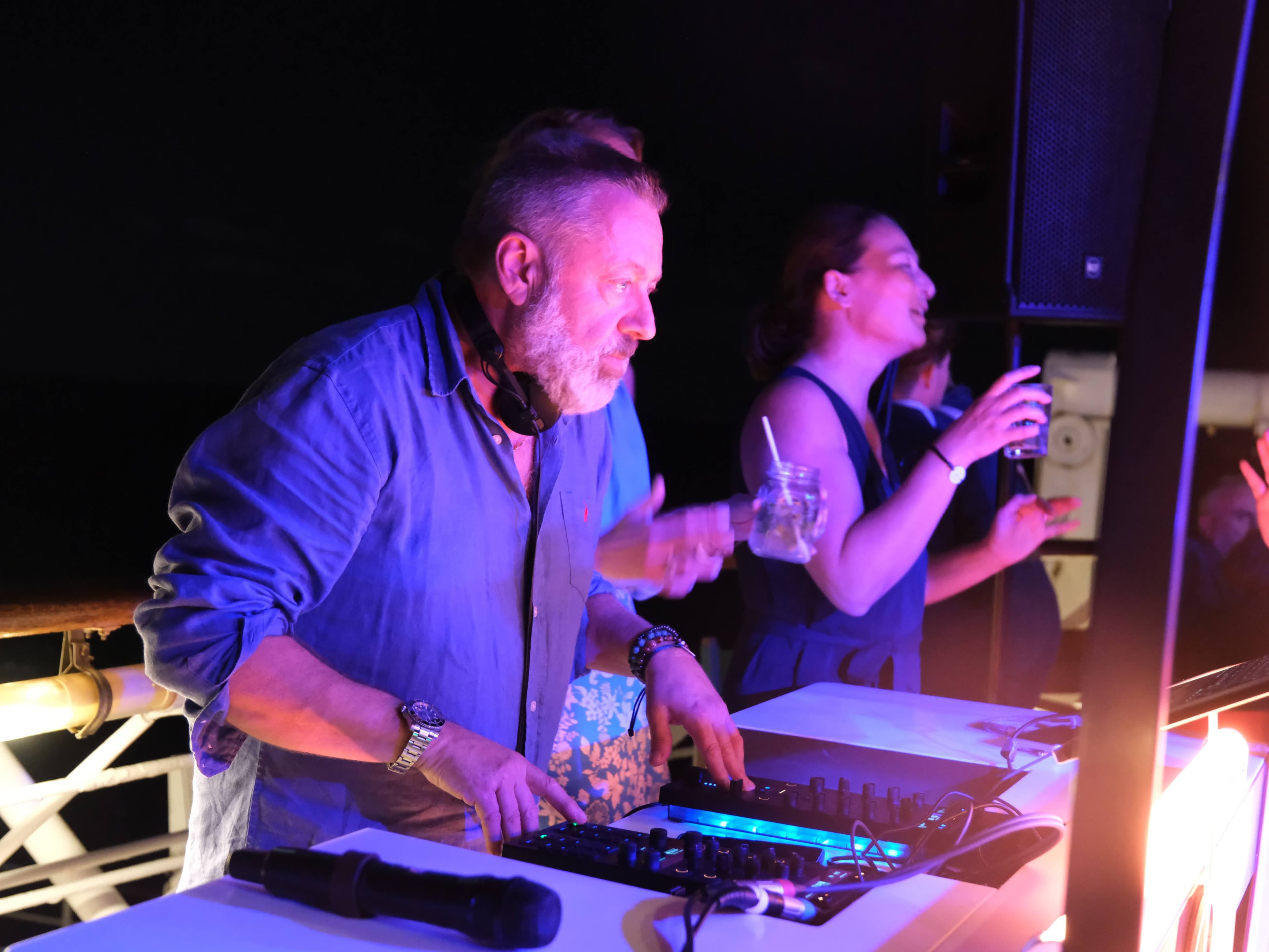 Photo 188 - Croisière Club Med 2 (blurred background)