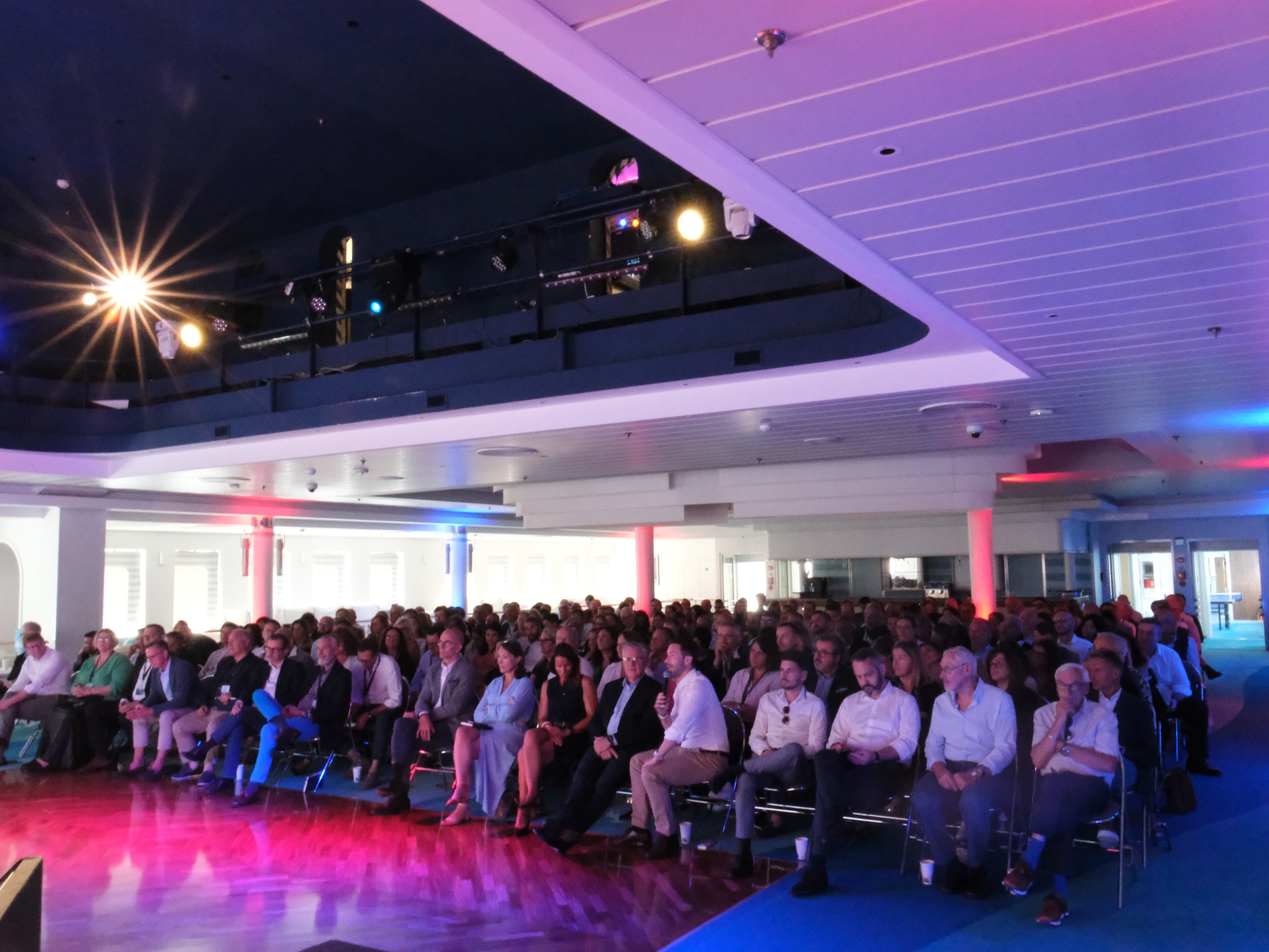 Photo 190 - Croisière Club Med 2 (blurred background)