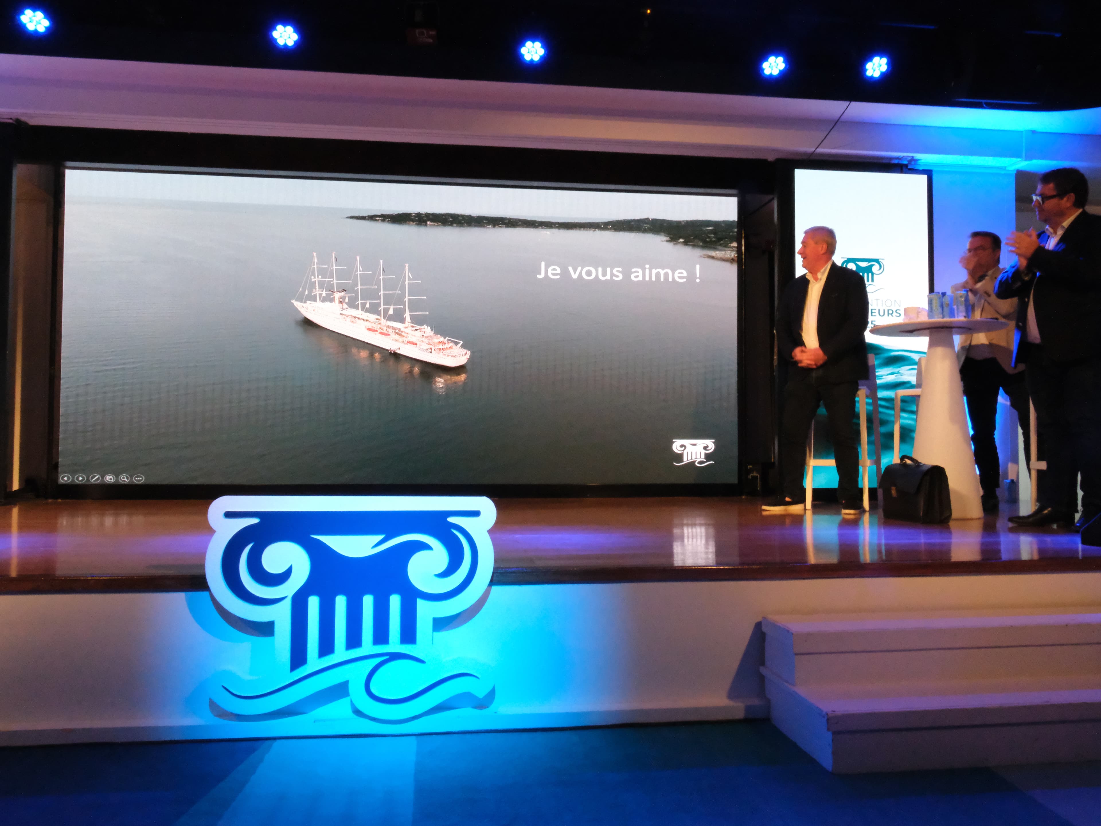 Photo 204 - Croisière Club Med 2 (blurred background)