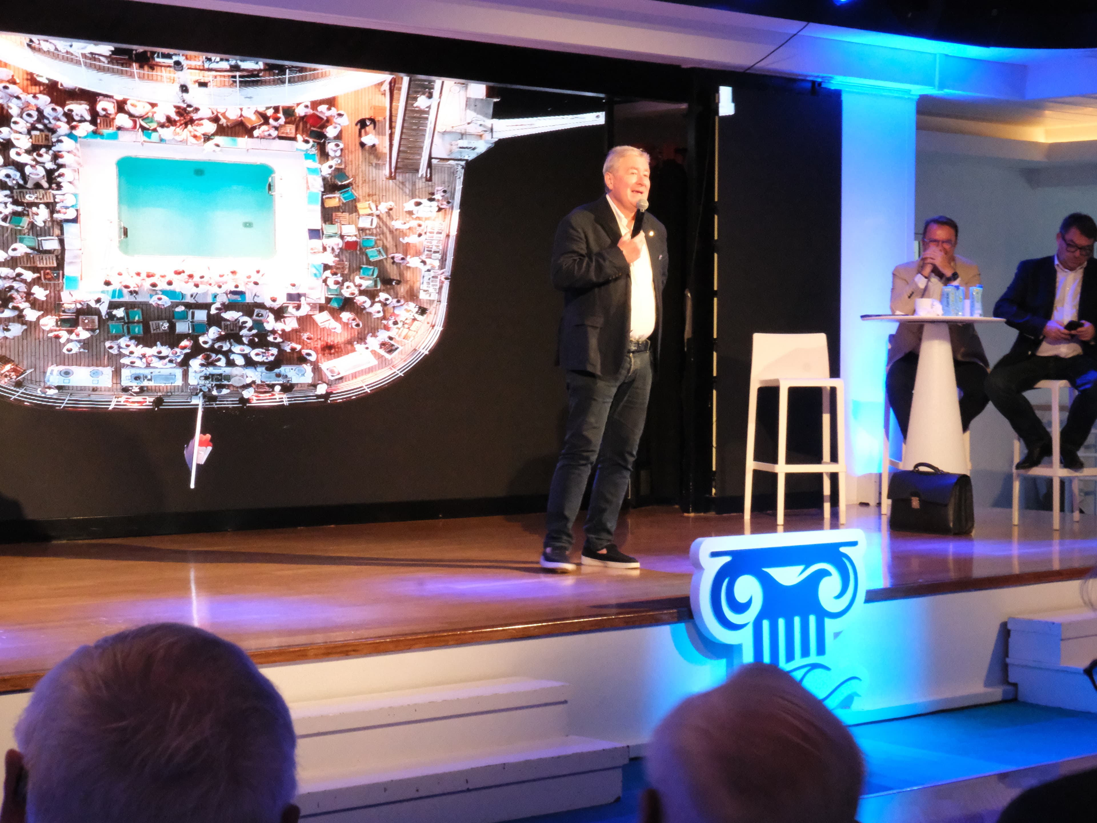 Photo 205 - Croisière Club Med 2 (blurred background)