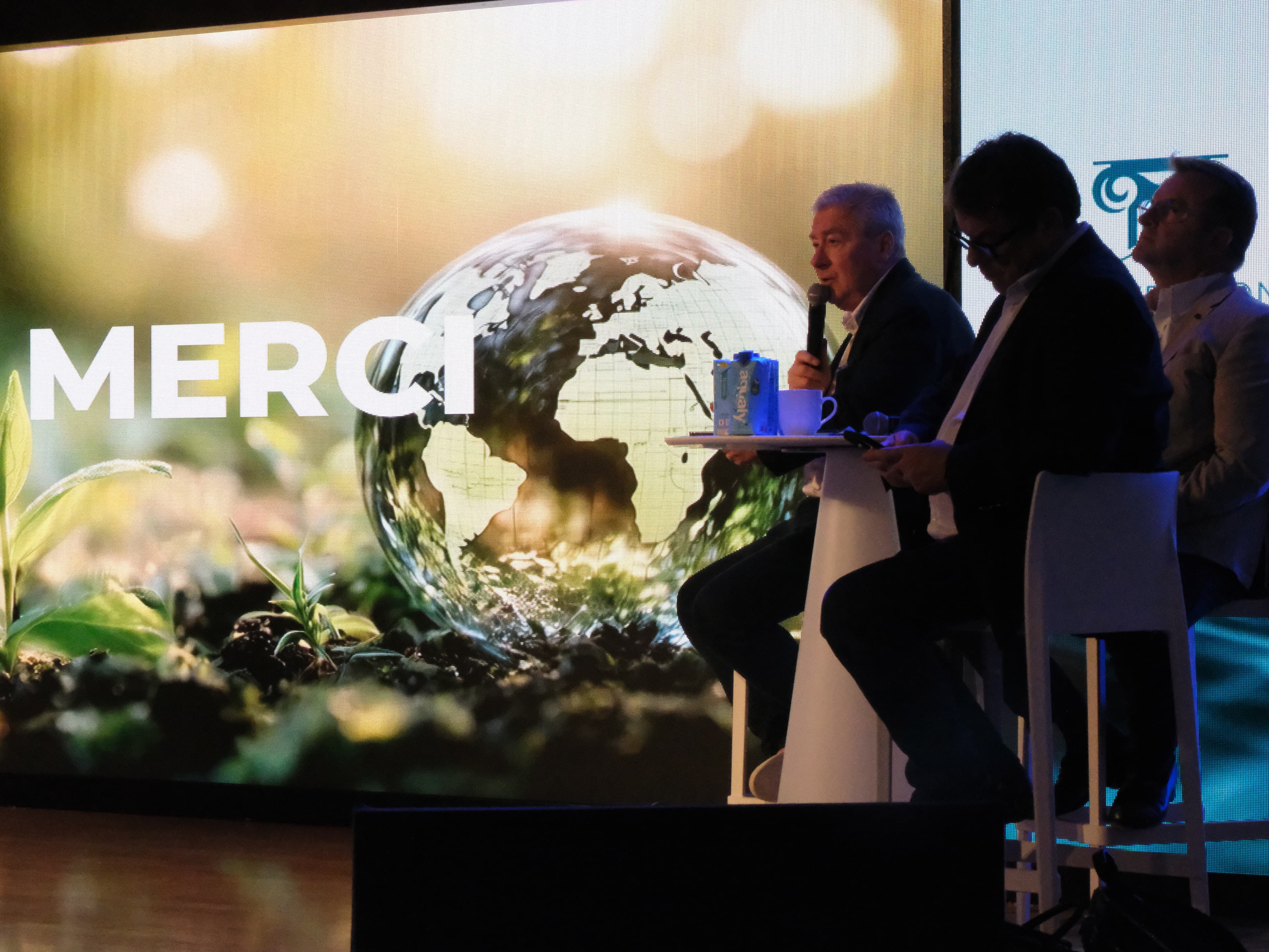 Photo 208 - Croisière Club Med 2 (blurred background)