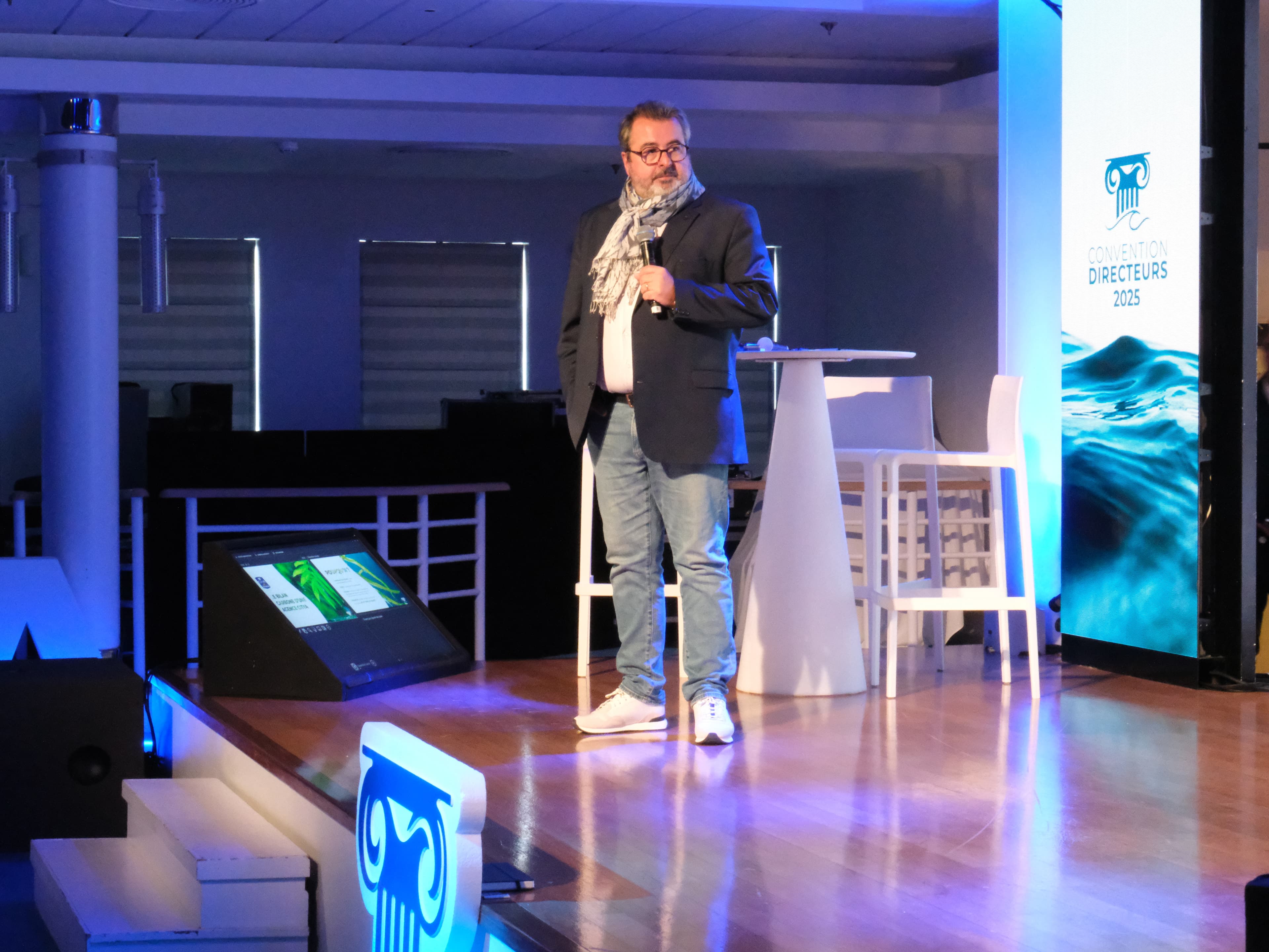 Photo 210 - Croisière Club Med 2 (blurred background)