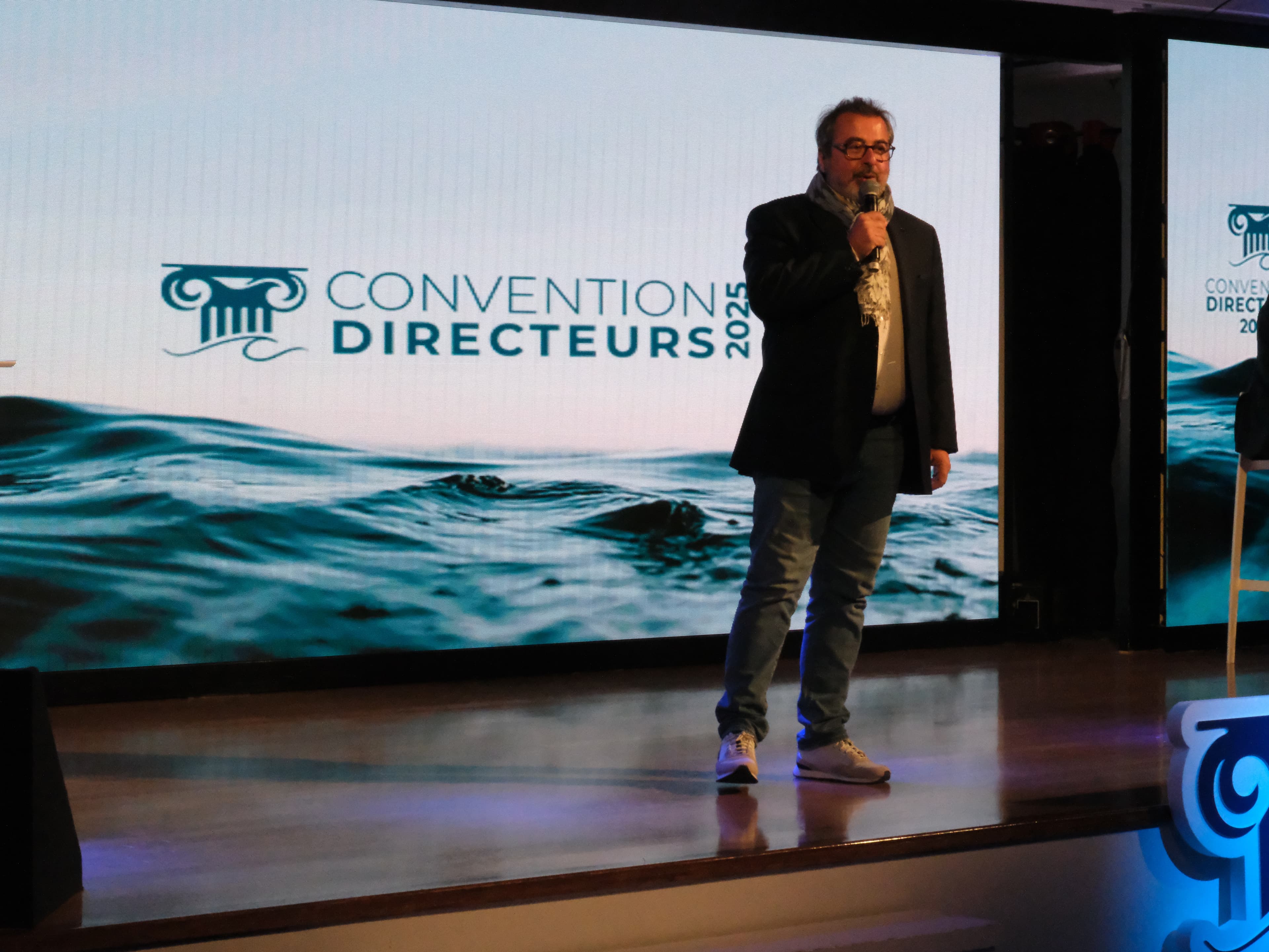 Photo 212 - Croisière Club Med 2 (blurred background)