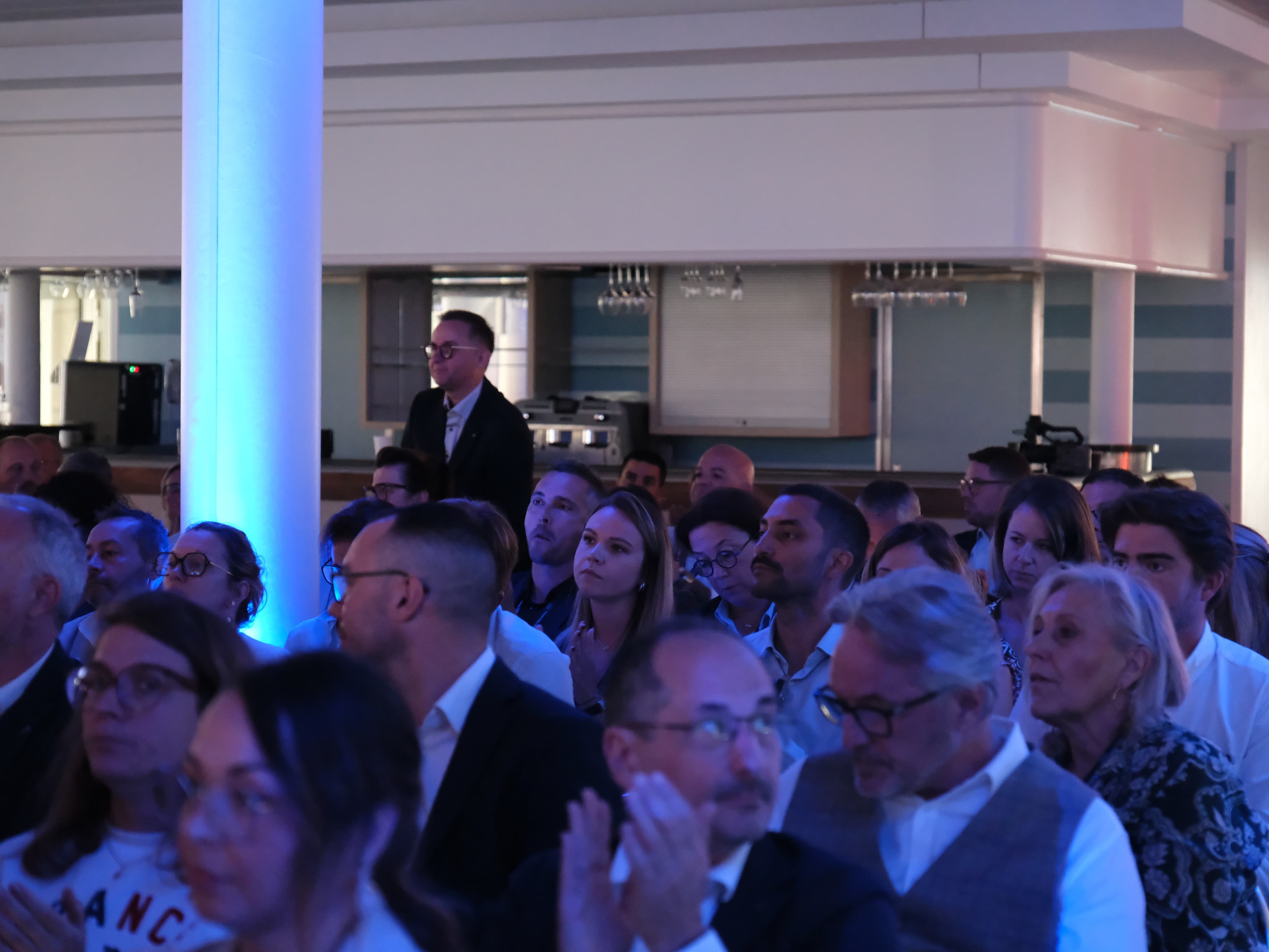 Photo 213 - Croisière Club Med 2 (blurred background)