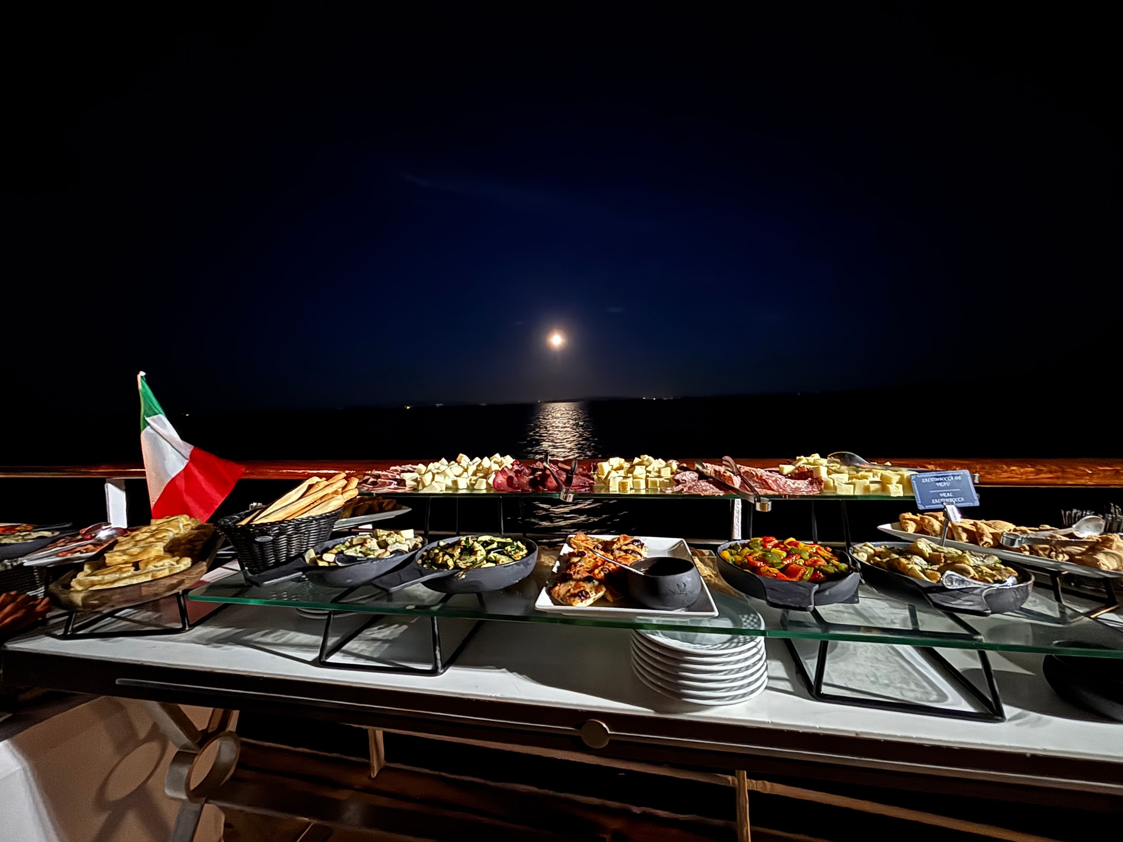 Photo 214 - Croisière Club Med 2 (blurred background)