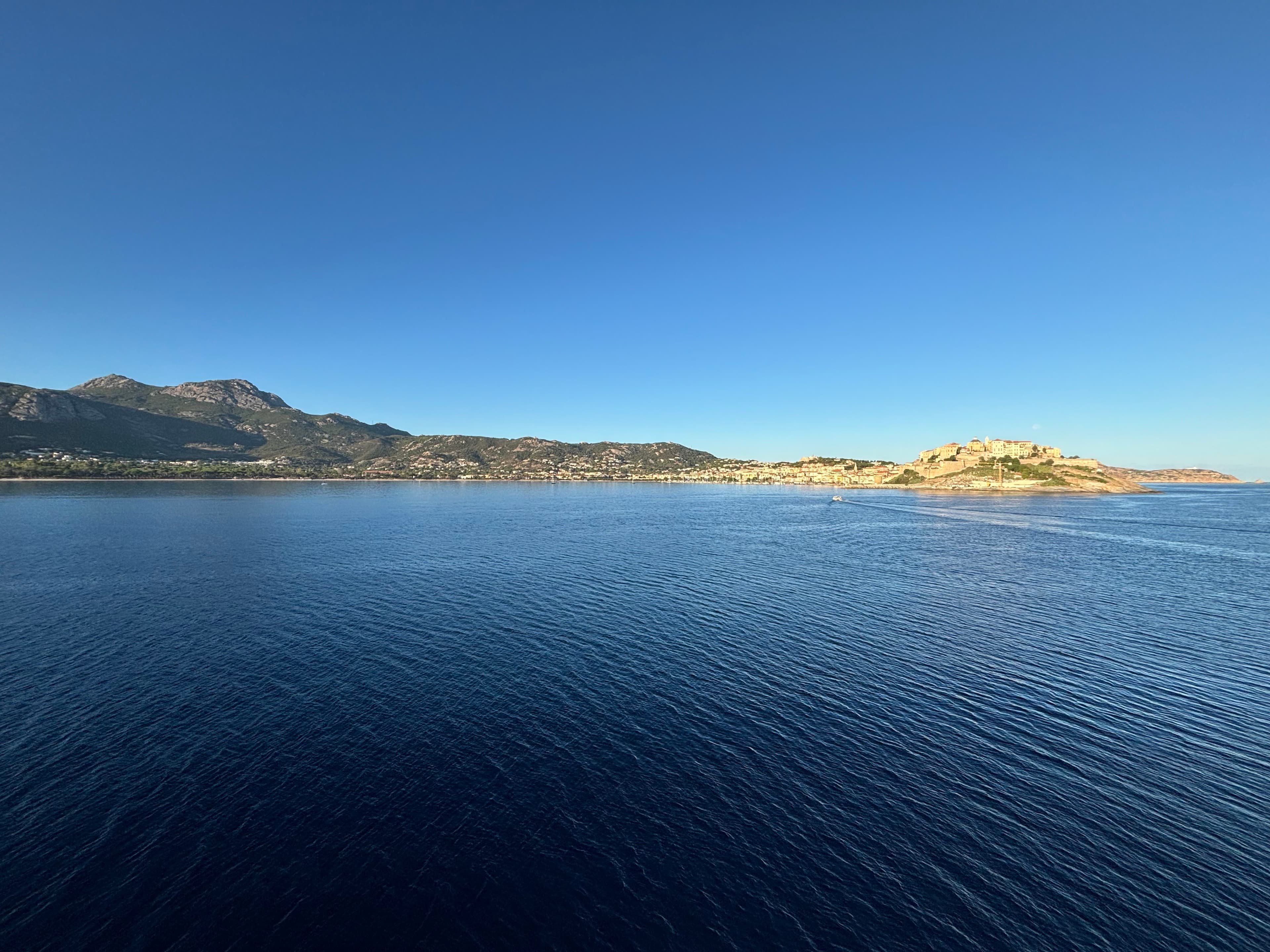 Photo 215 - Croisière Club Med 2 (blurred background)