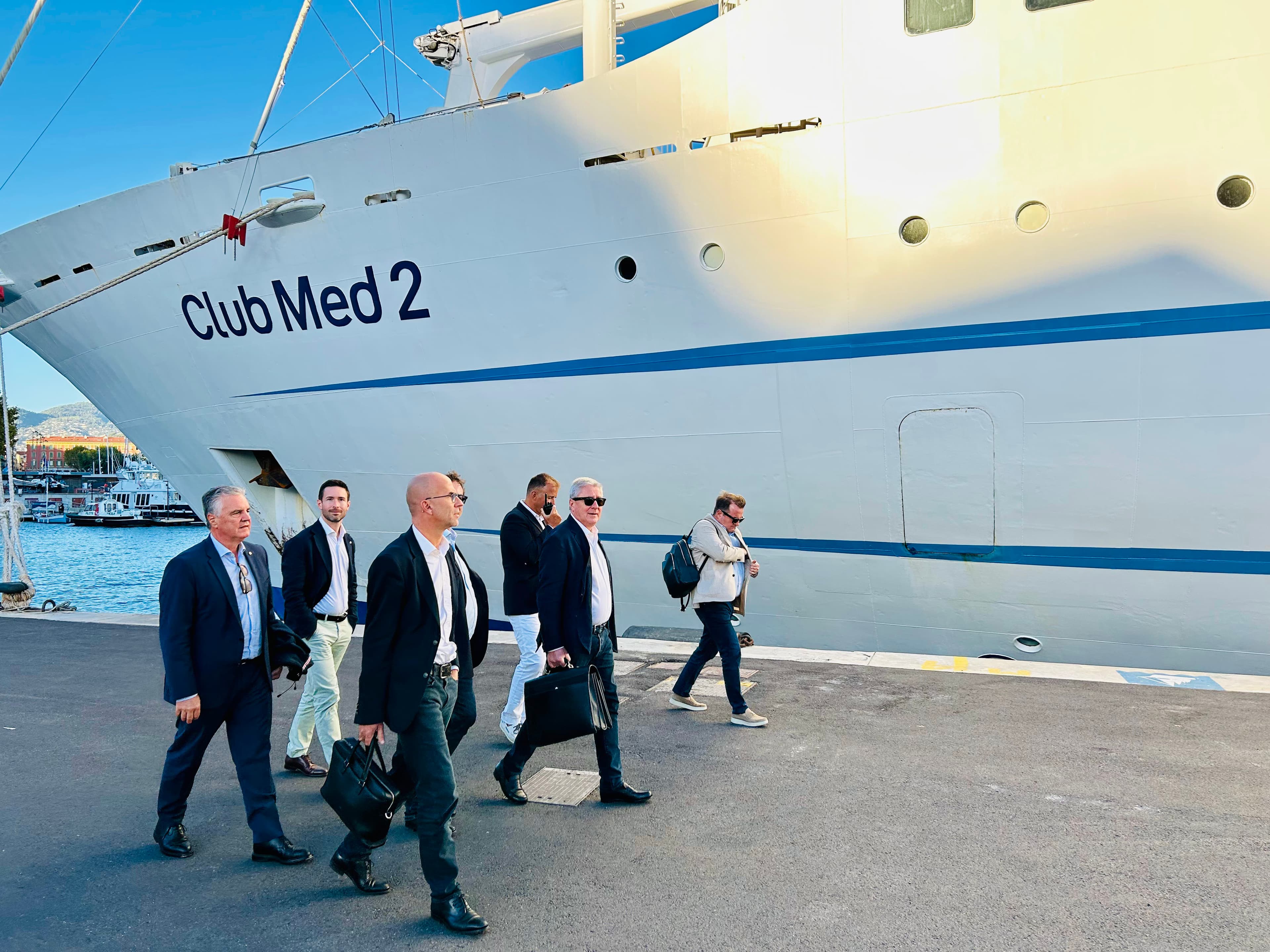 Photo 231 - Croisière Club Med 2 (blurred background)