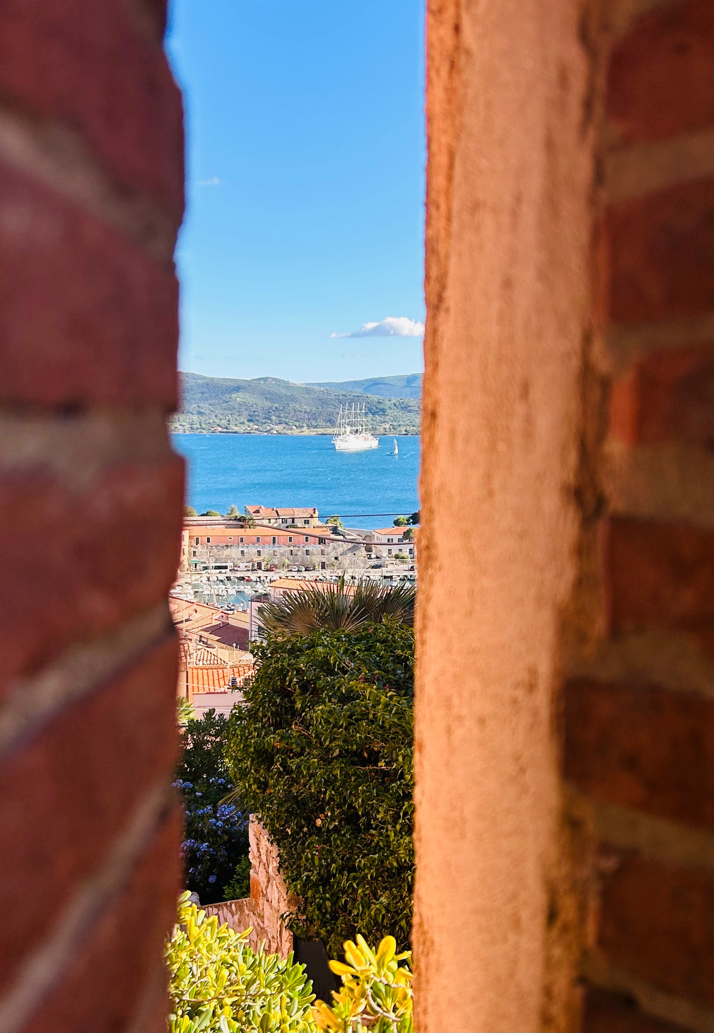 Photo 235 - Croisière Club Med 2 (blurred background)