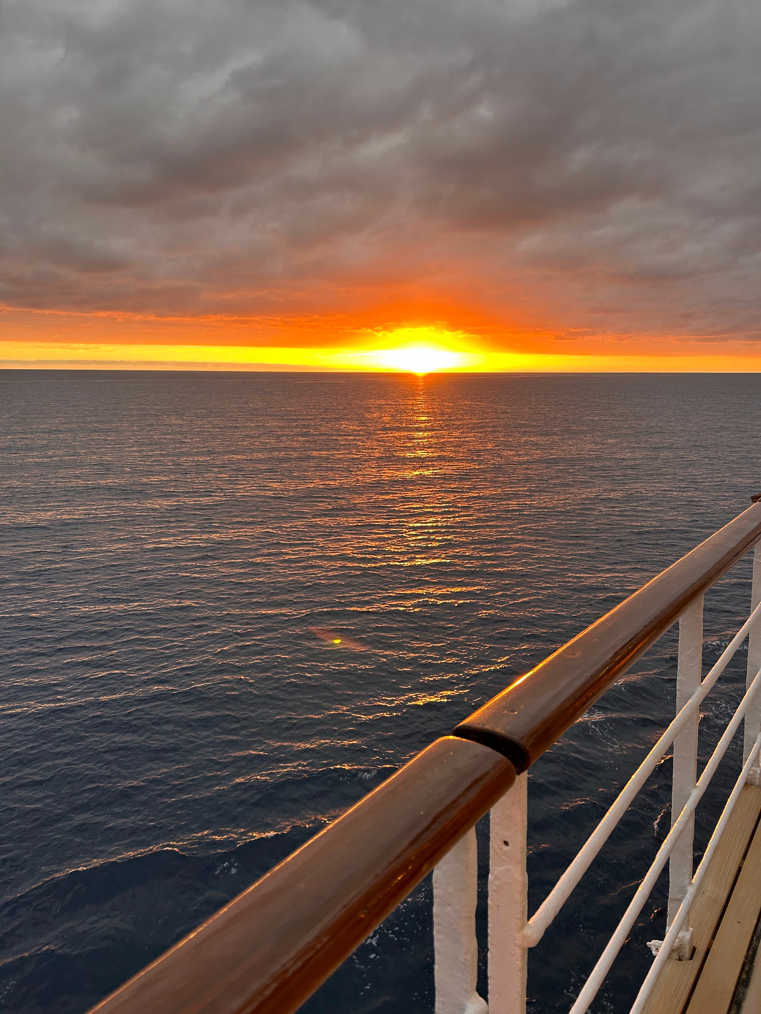 Photo 240 - Croisière Club Med 2 (blurred background)