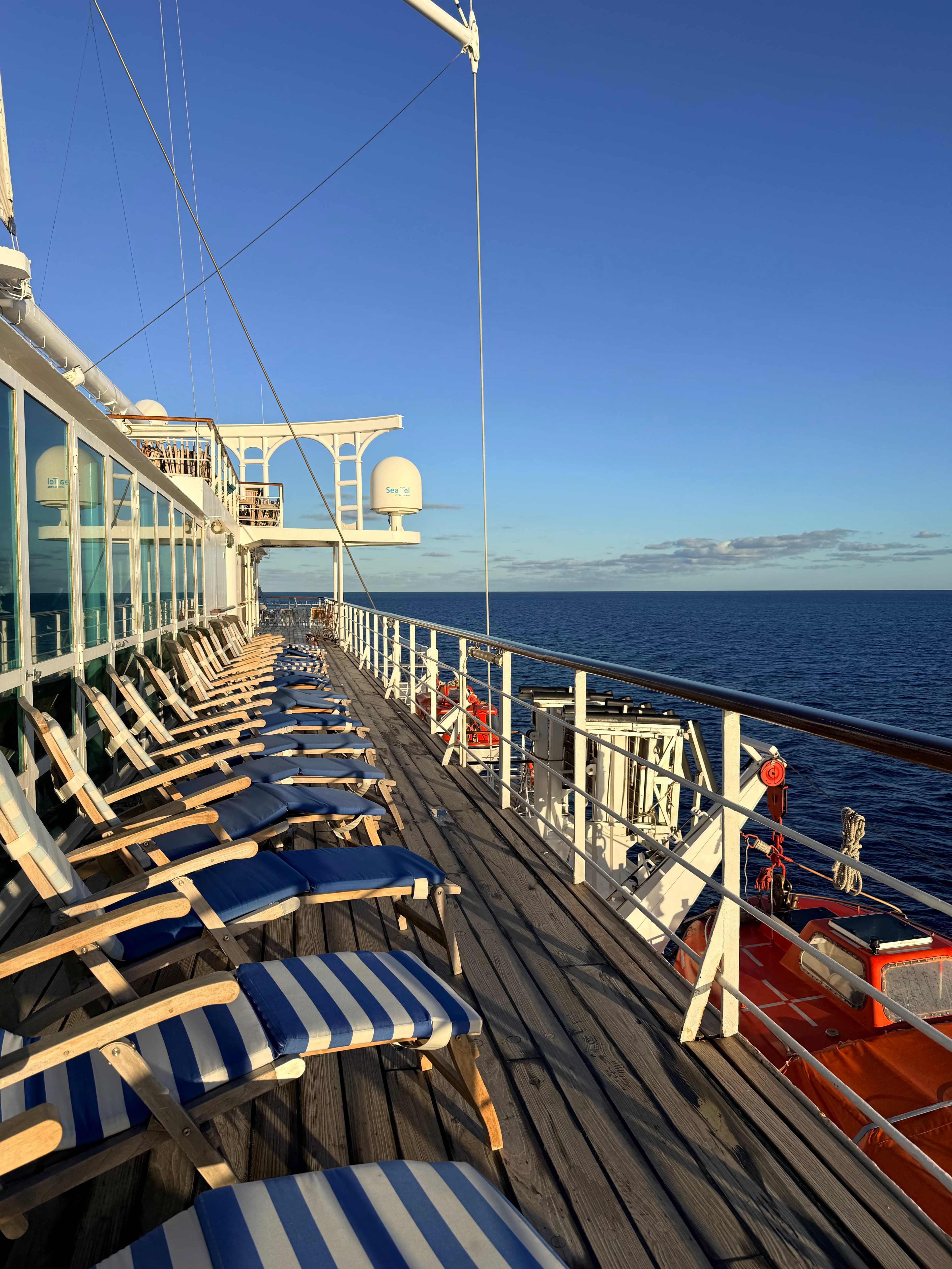 Photo 243 - Croisière Club Med 2 (blurred background)