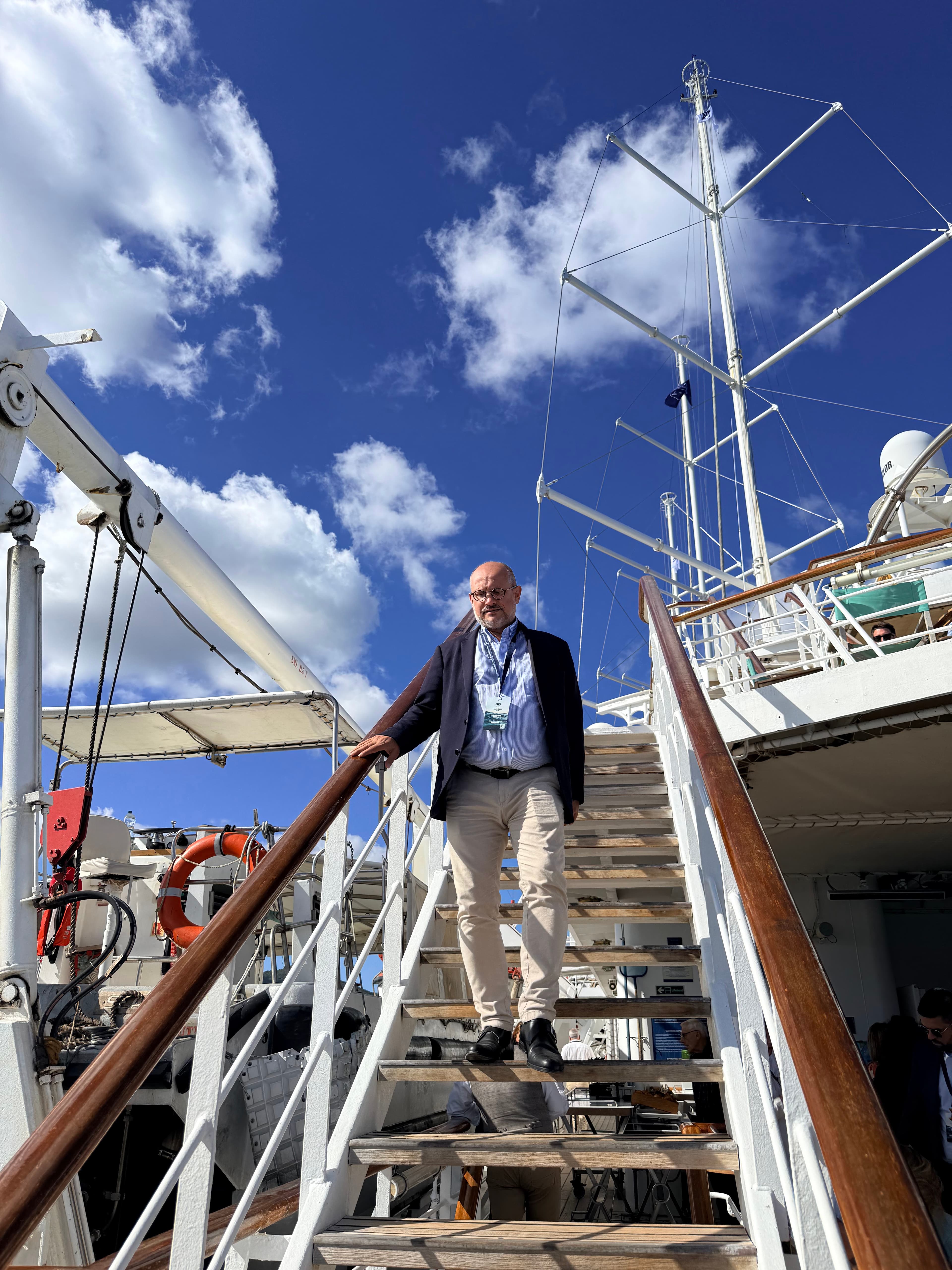 Photo 245 - Croisière Club Med 2 (blurred background)