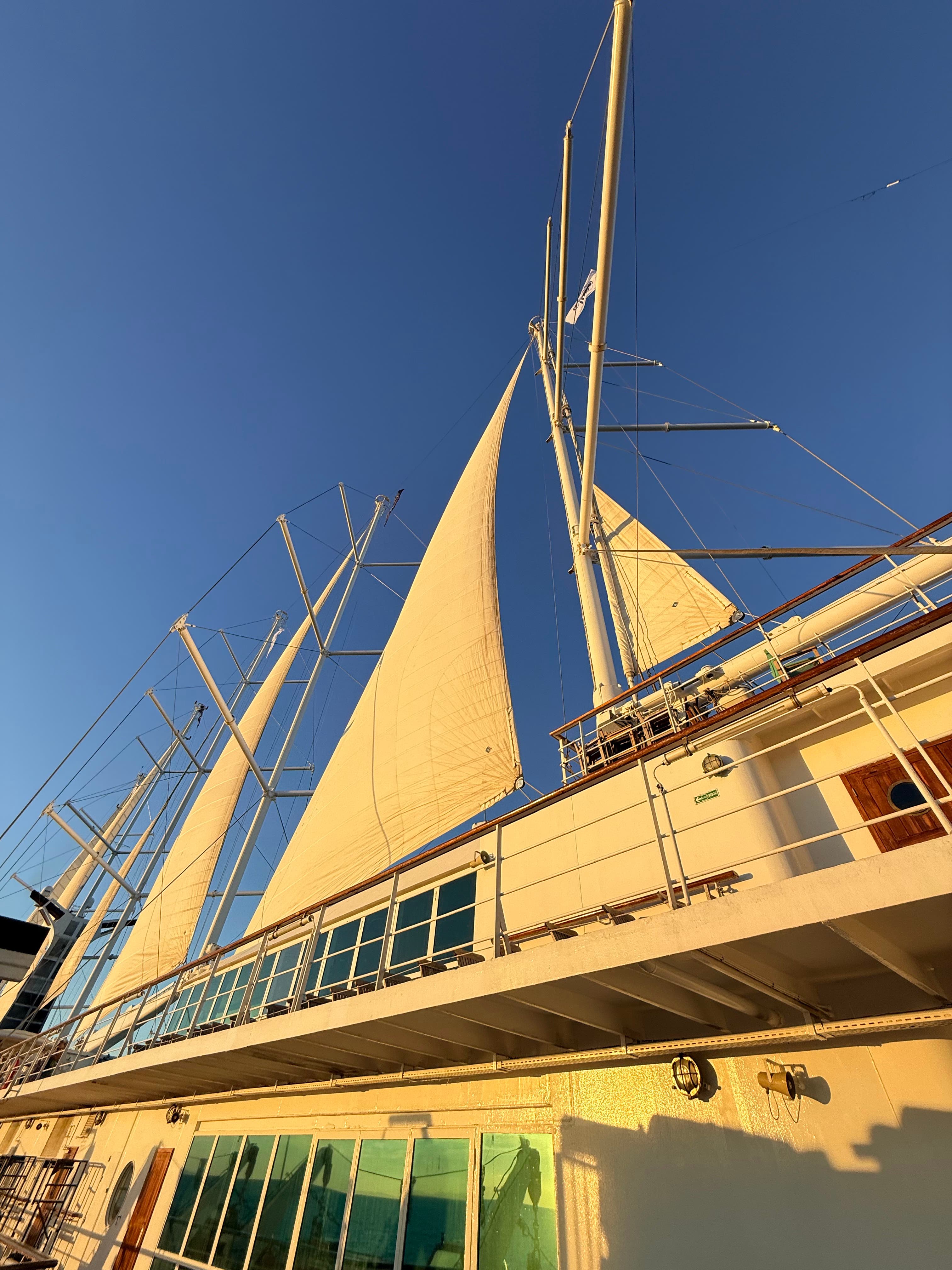 Photo 251 - Croisière Club Med 2 (blurred background)