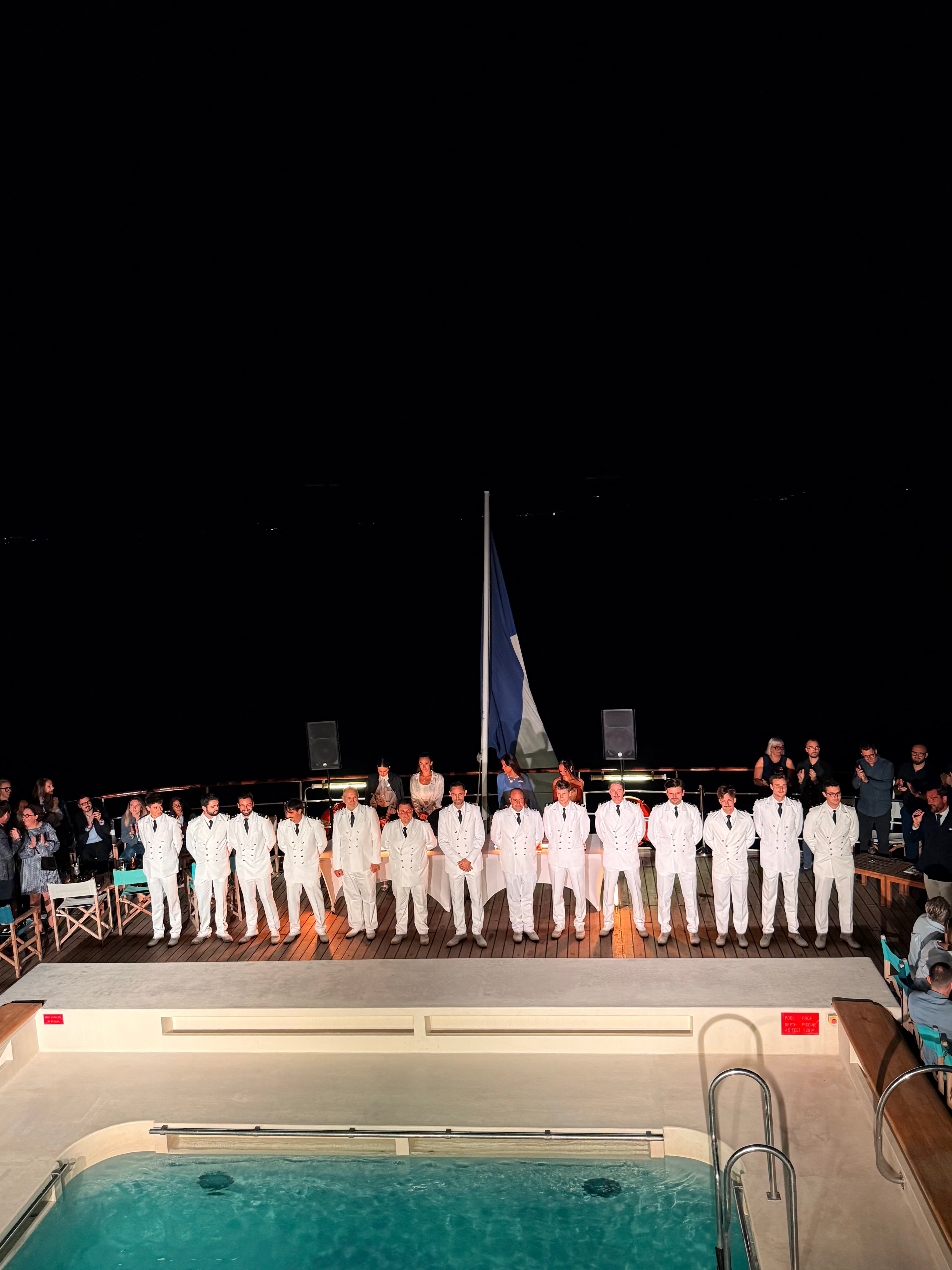 Photo 252 - Croisière Club Med 2 (blurred background)