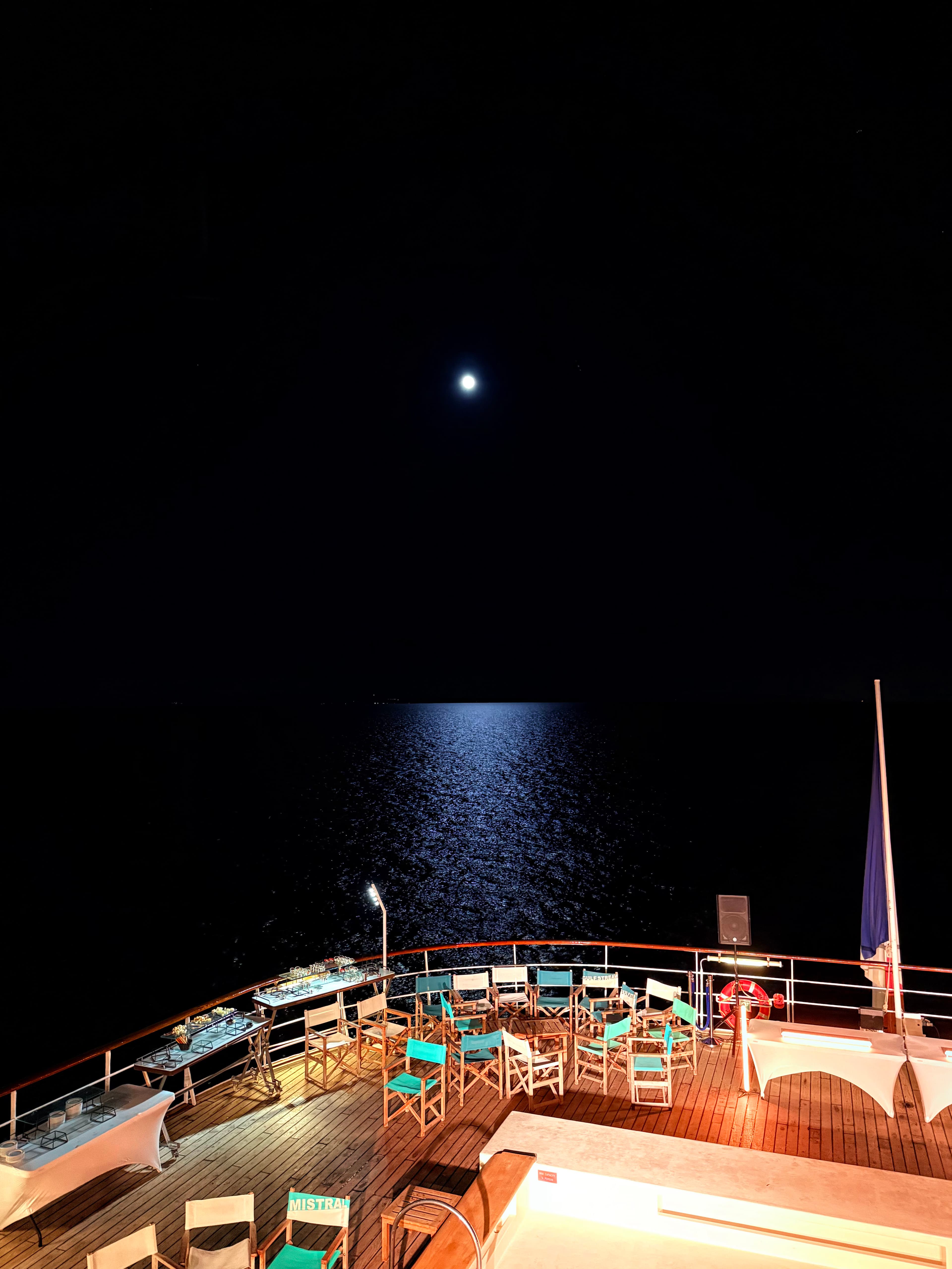 Photo 253 - Croisière Club Med 2 (blurred background)