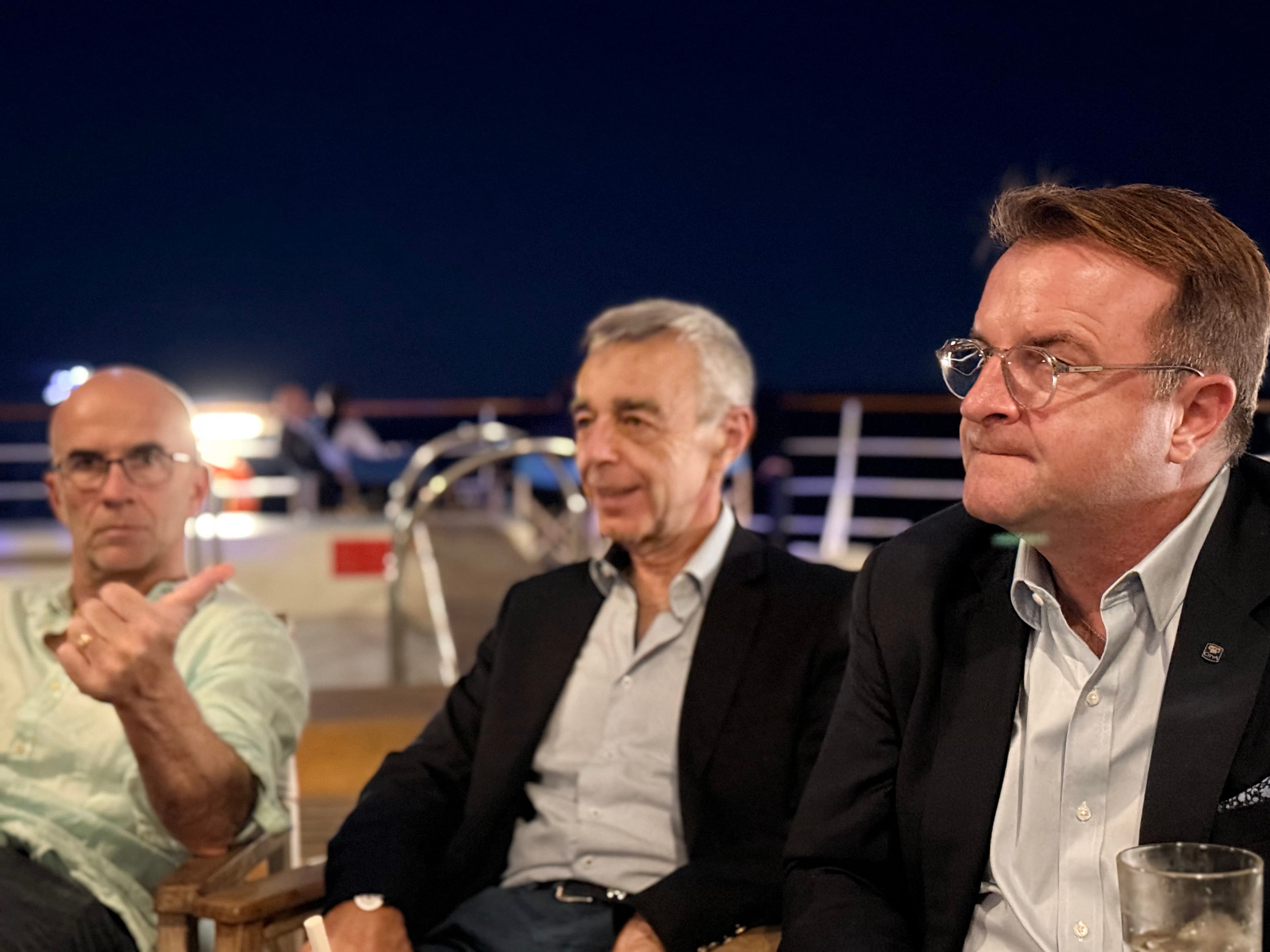 Photo 254 - Croisière Club Med 2 (blurred background)