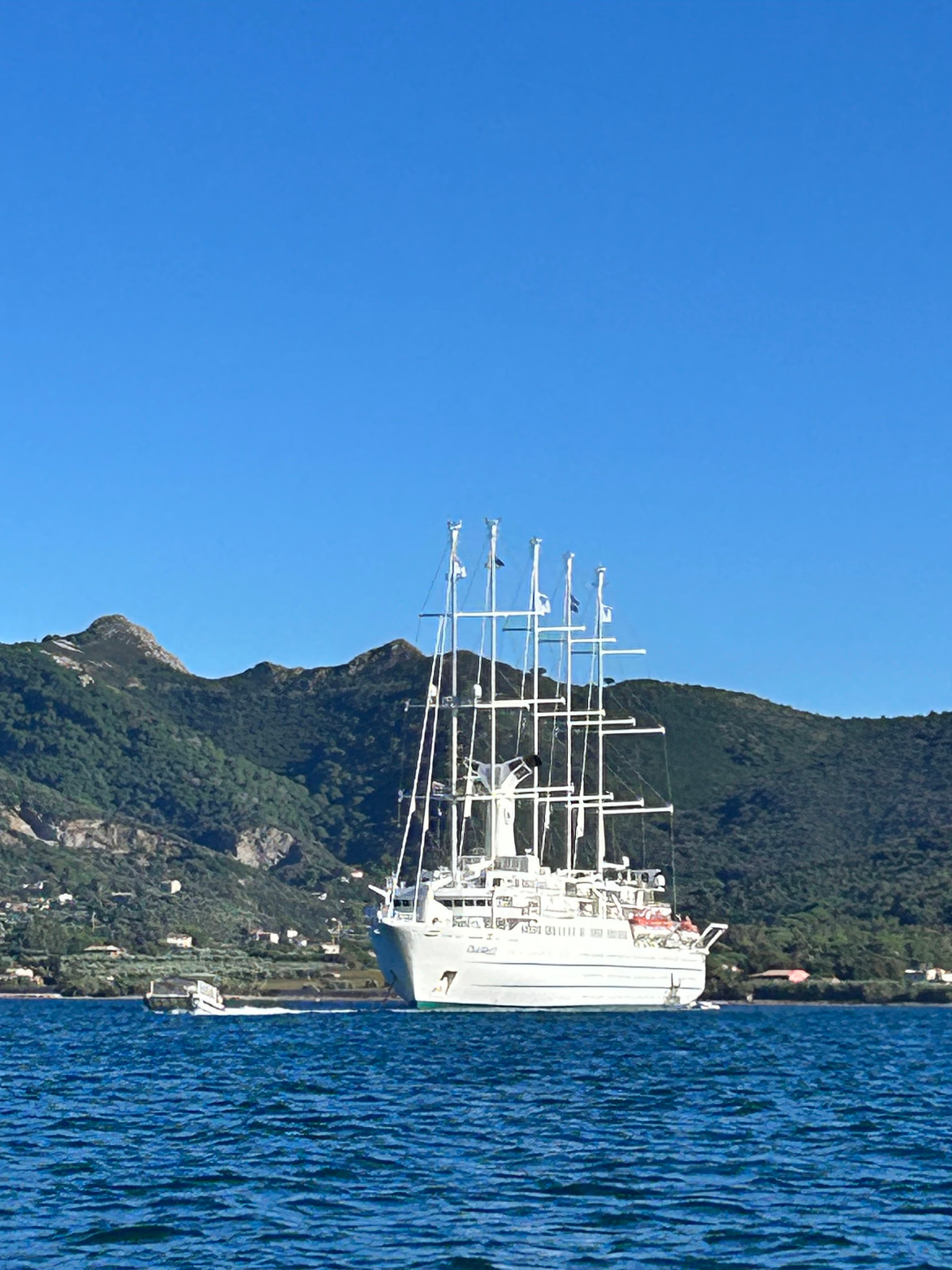 Photo 277 - Croisière Club Med 2 (blurred background)