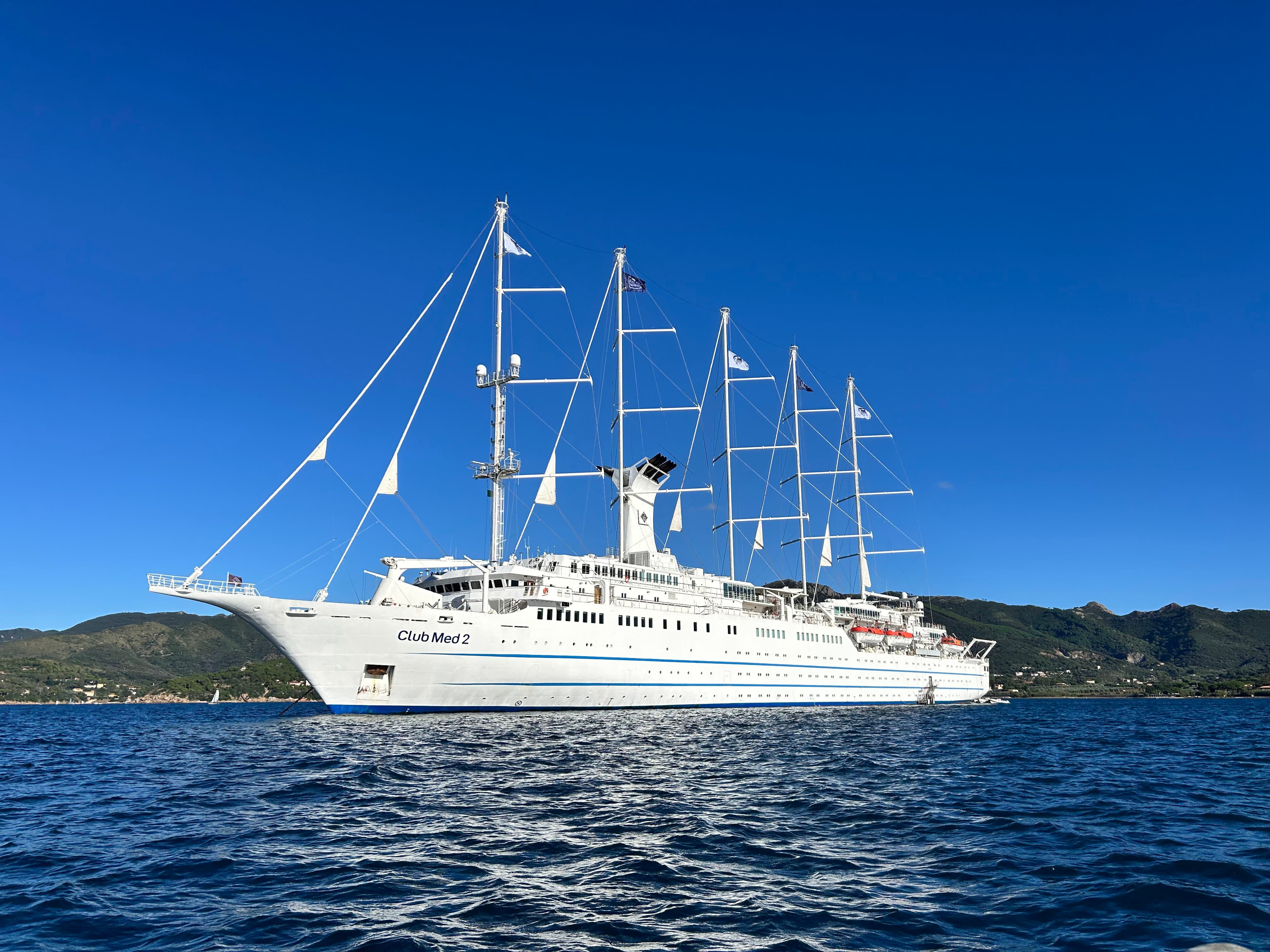 Photo 278 - Croisière Club Med 2 (blurred background)