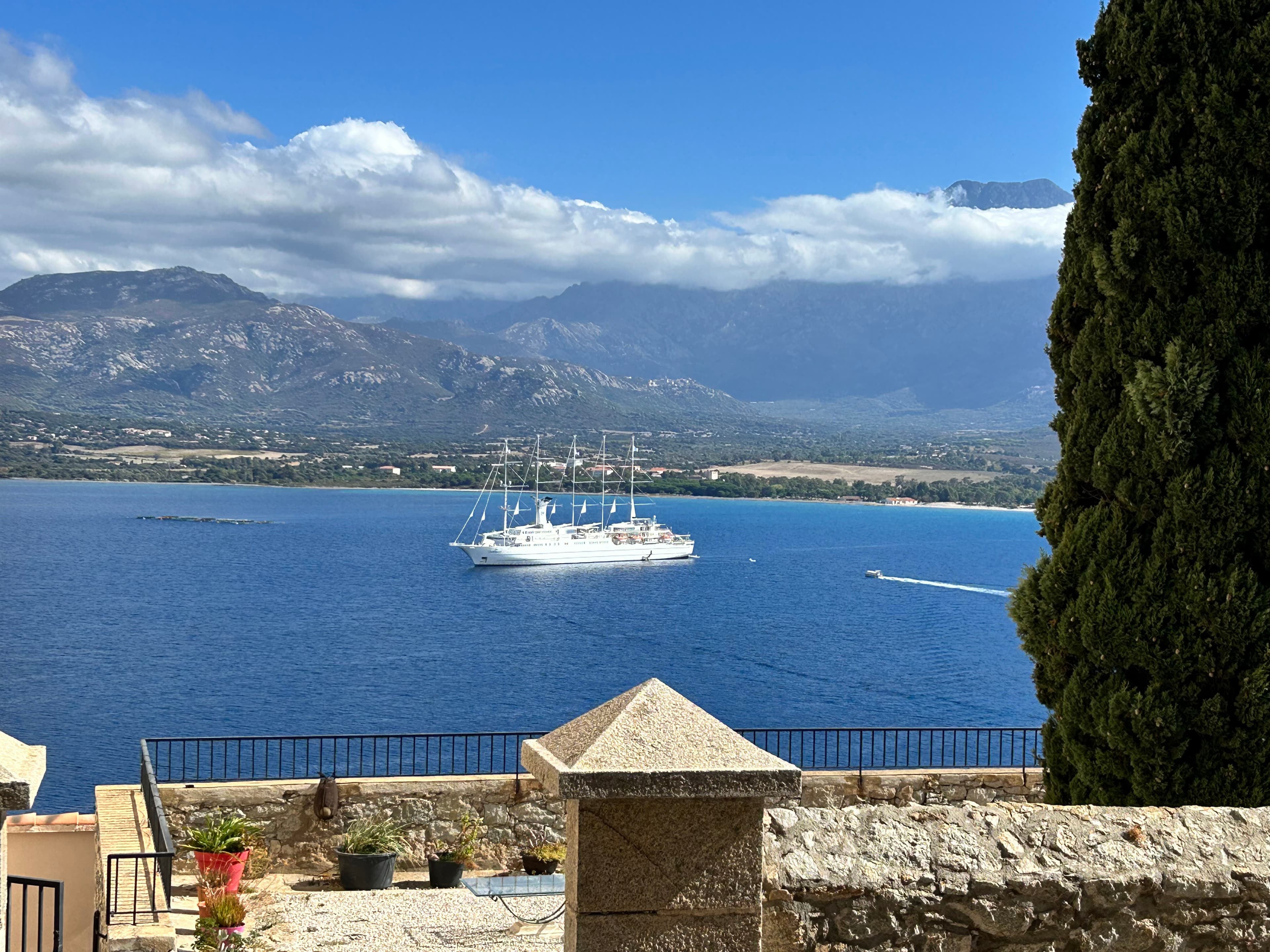 Photo 286 - Croisière Club Med 2 (blurred background)