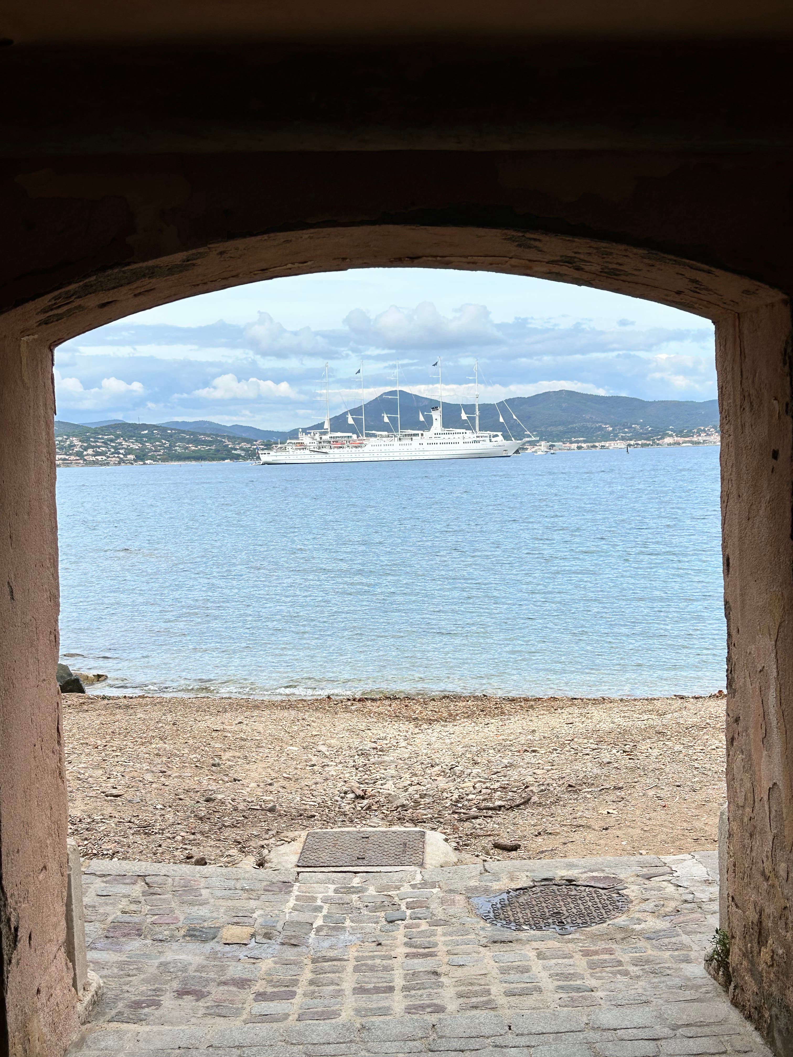 Photo 289 - Croisière Club Med 2 (blurred background)