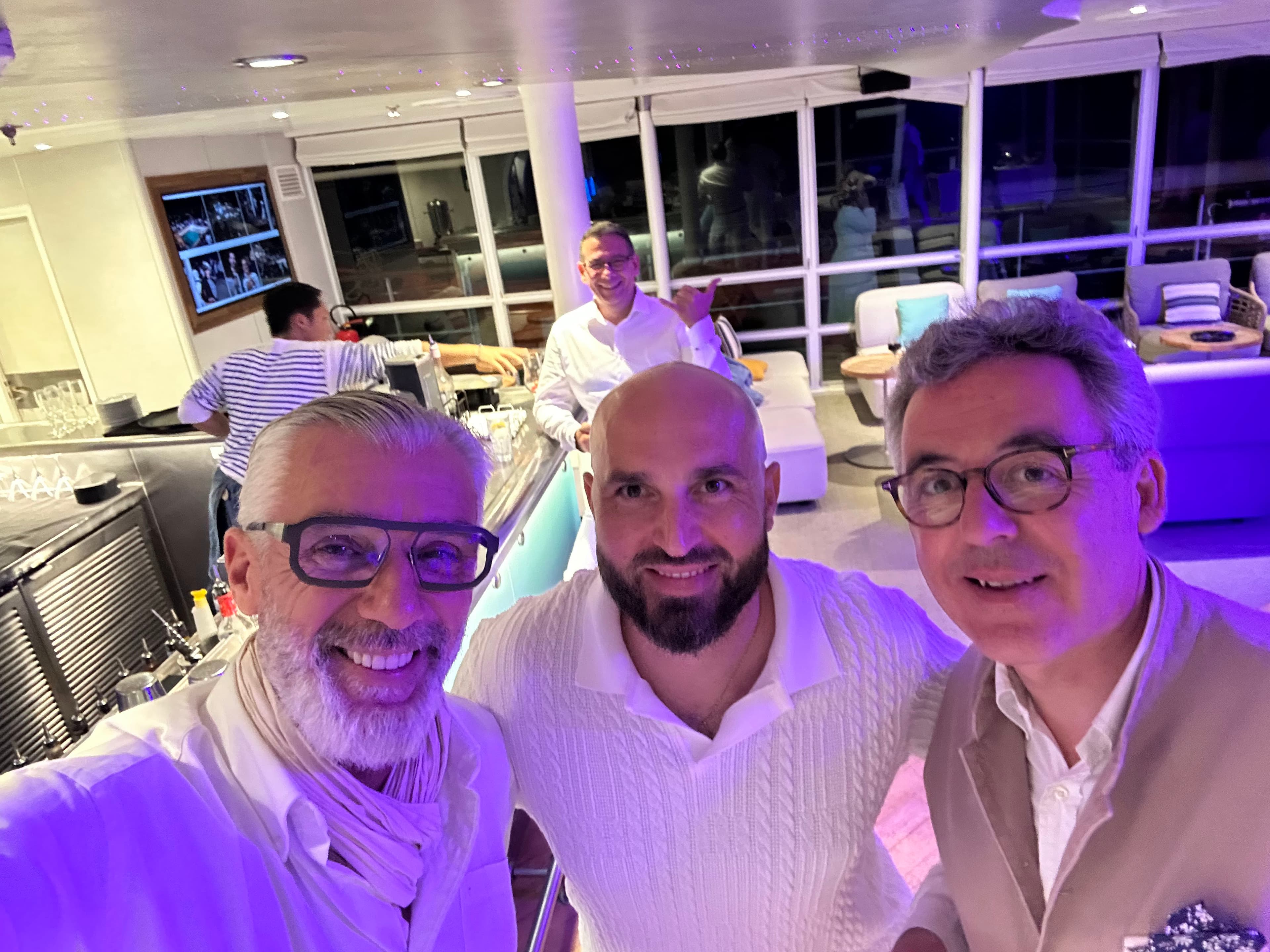 Photo 302 - Croisière Club Med 2 (blurred background)