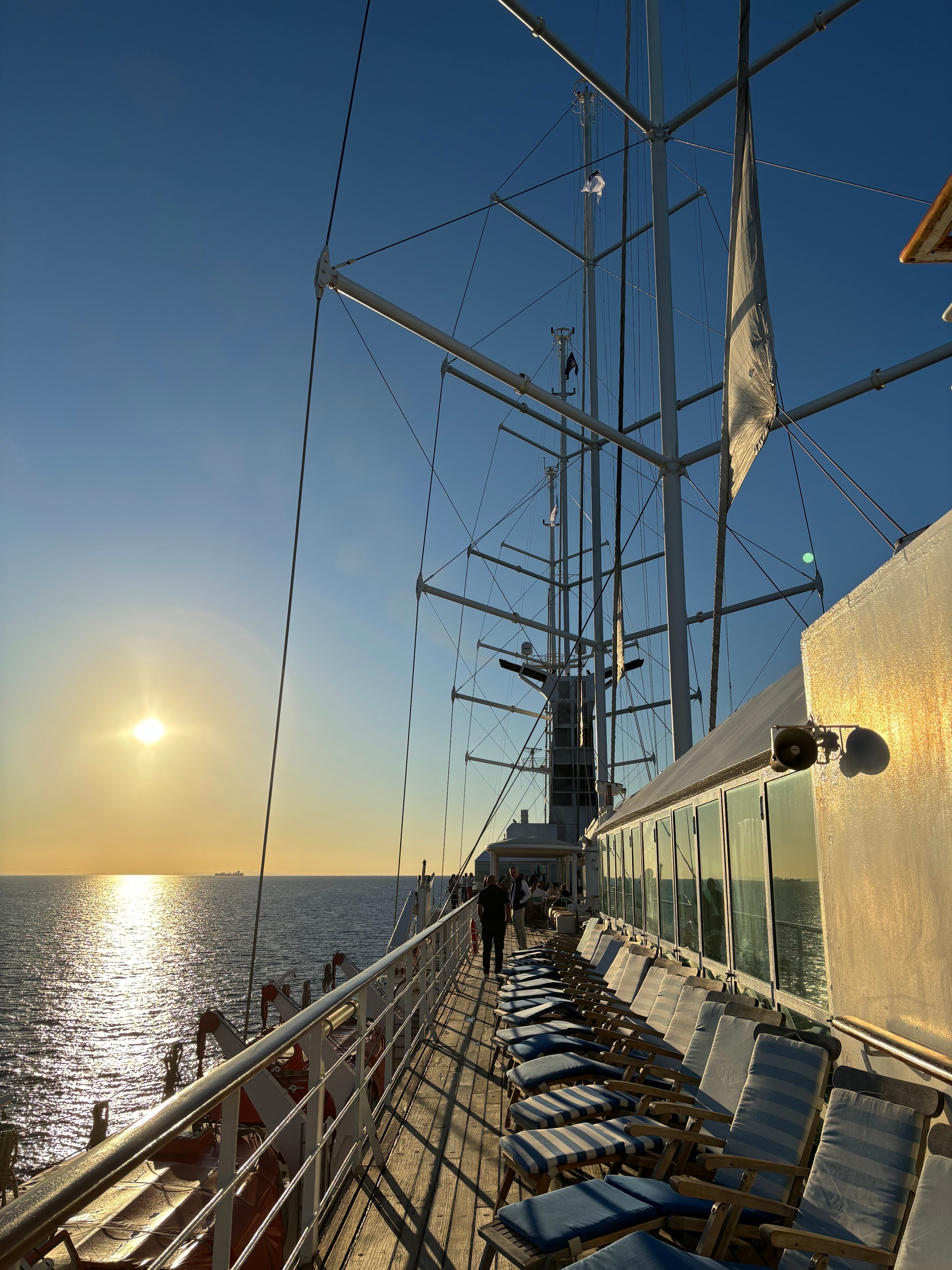 Photo 306 - Croisière Club Med 2 (blurred background)