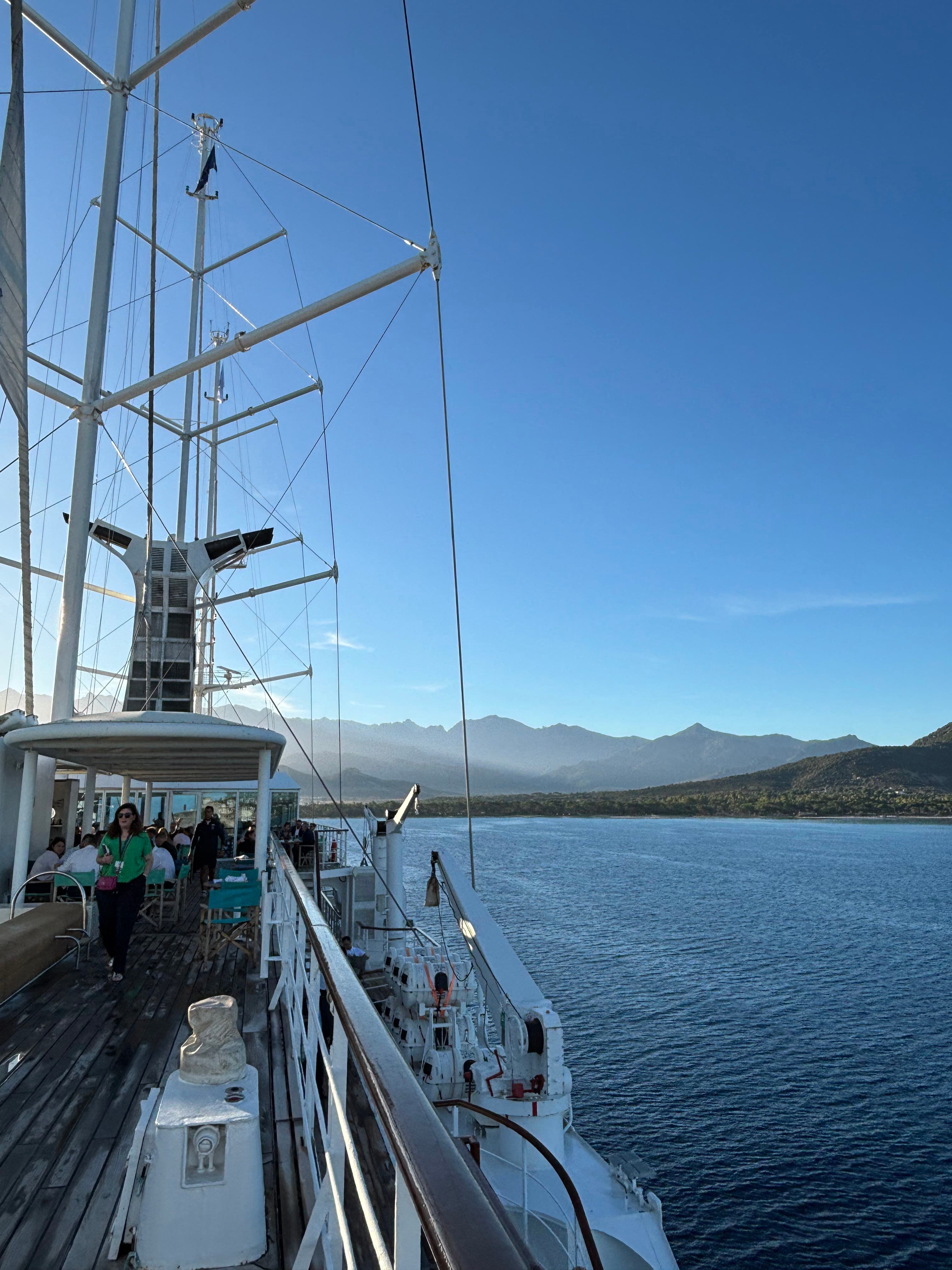 Photo 317 - Croisière Club Med 2 (blurred background)