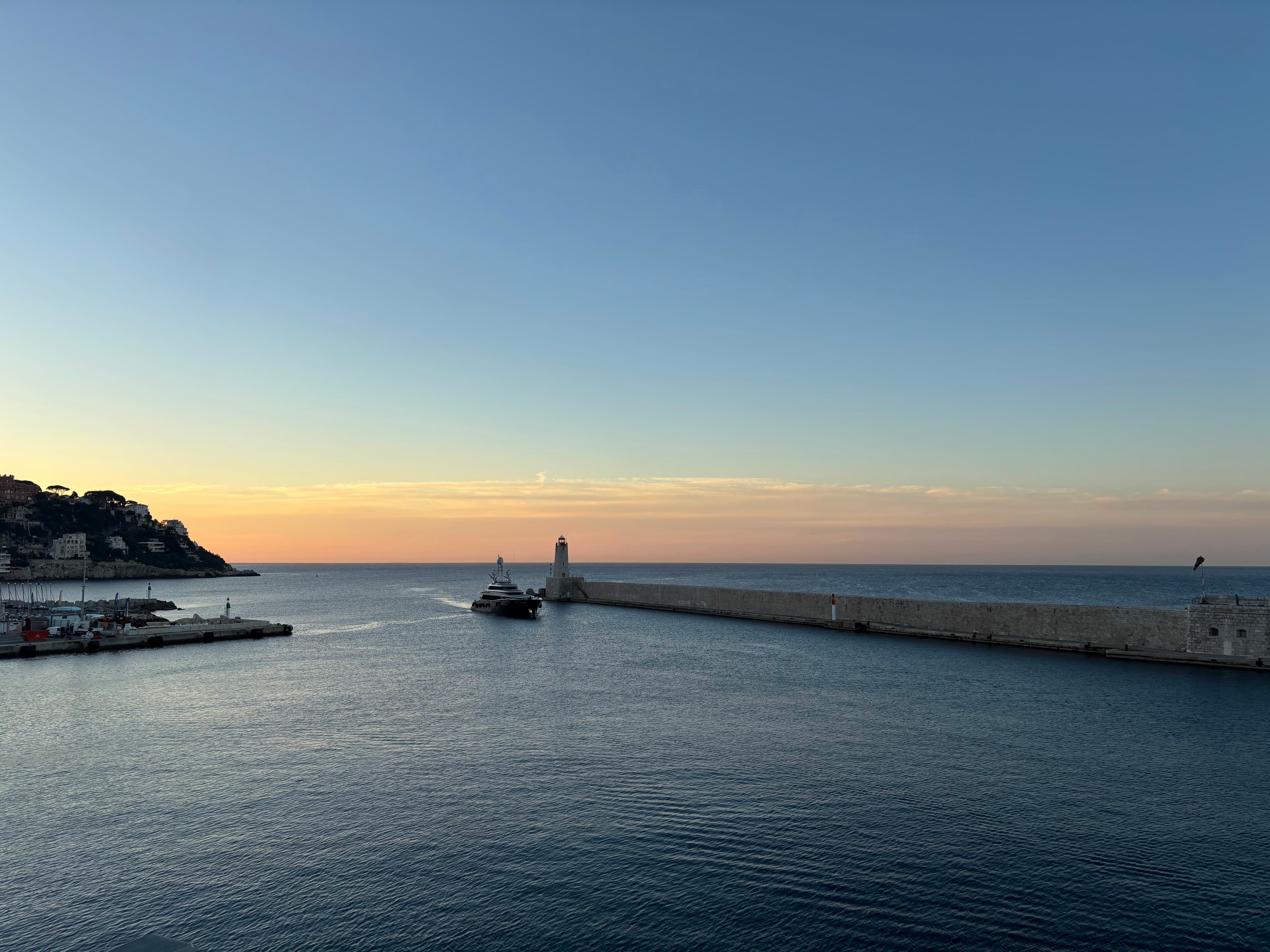 Photo 321 - Croisière Club Med 2 (blurred background)