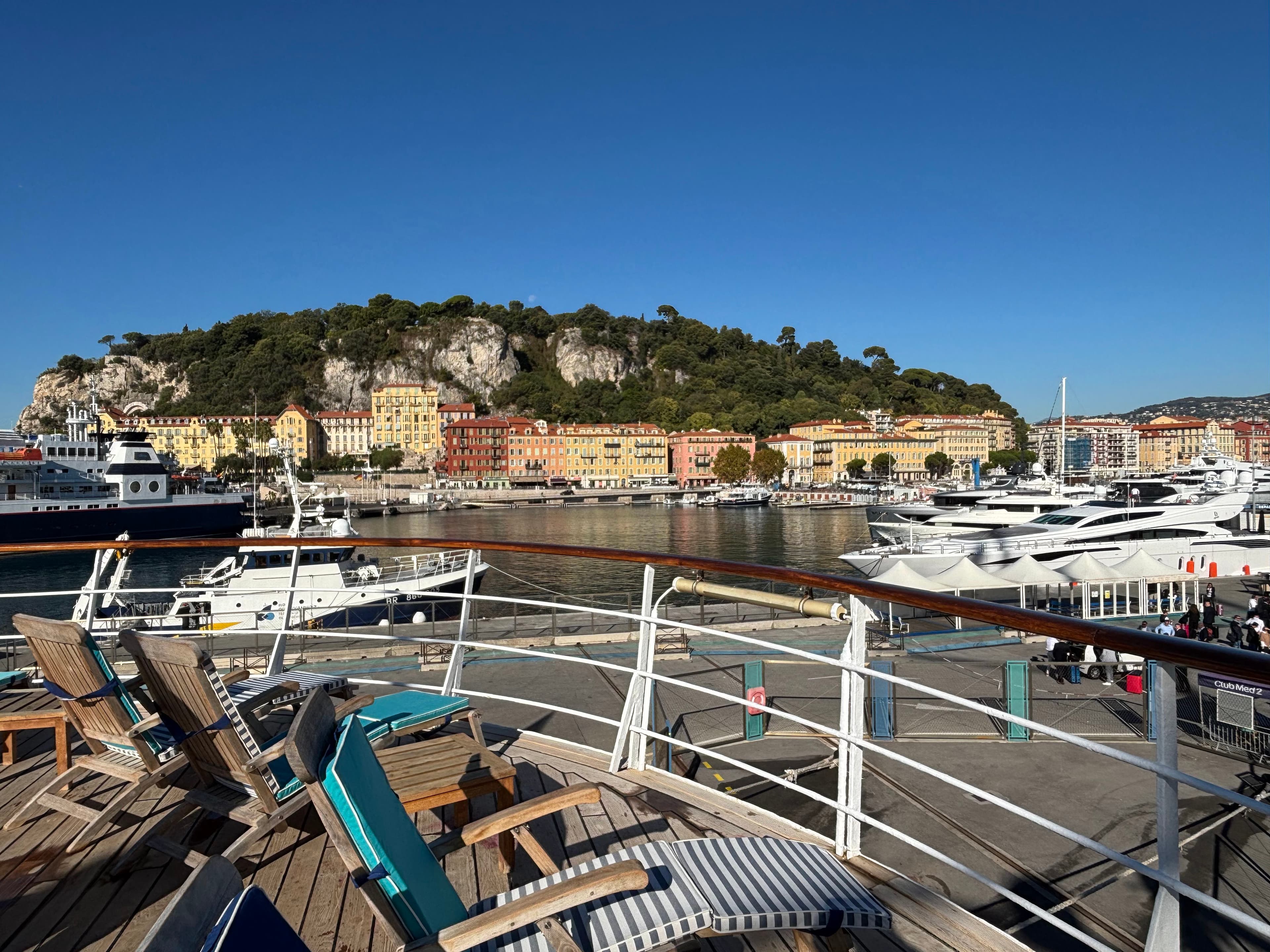 Photo 322 - Croisière Club Med 2 (blurred background)