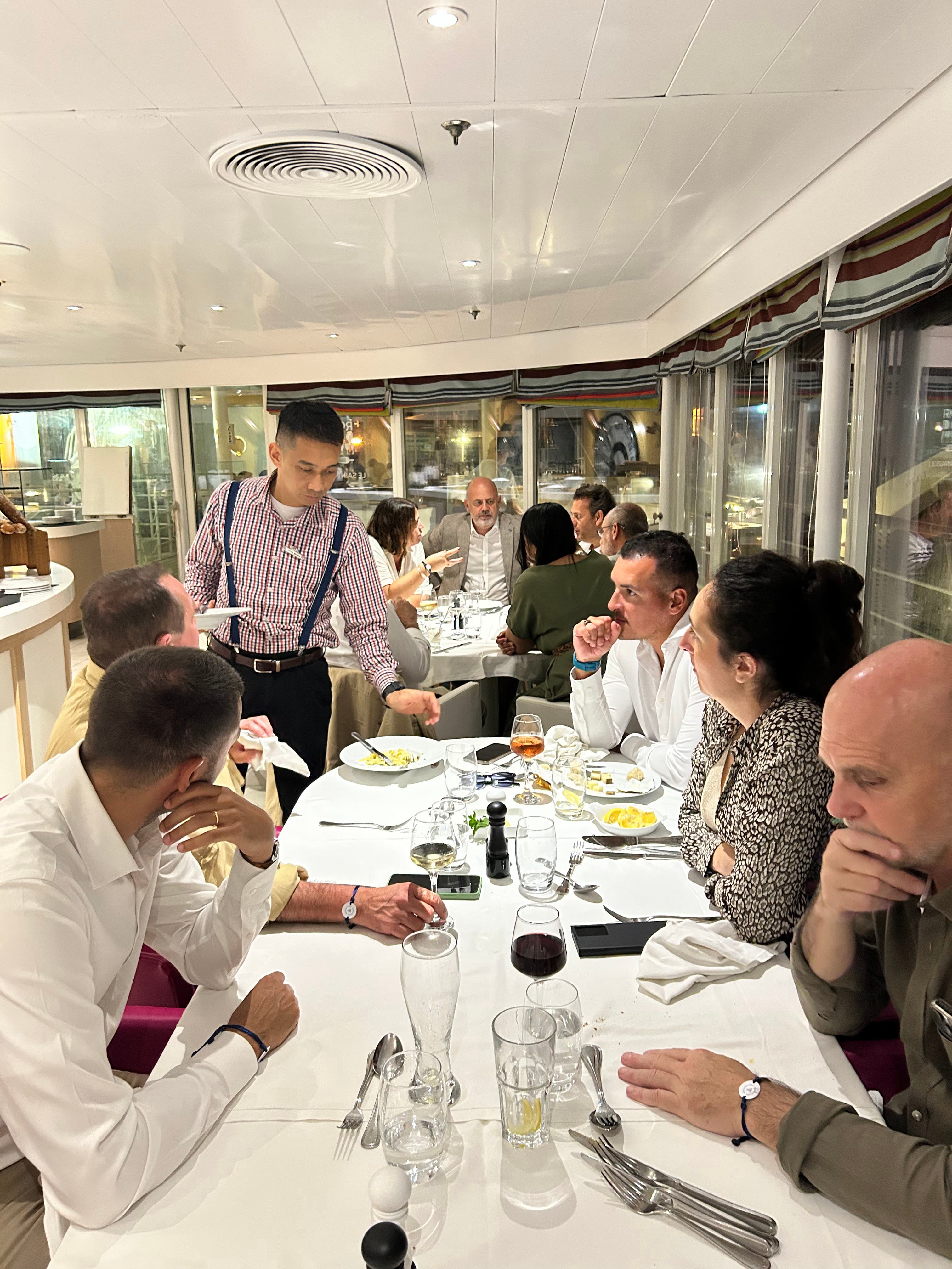 Photo 327 - Croisière Club Med 2 (blurred background)