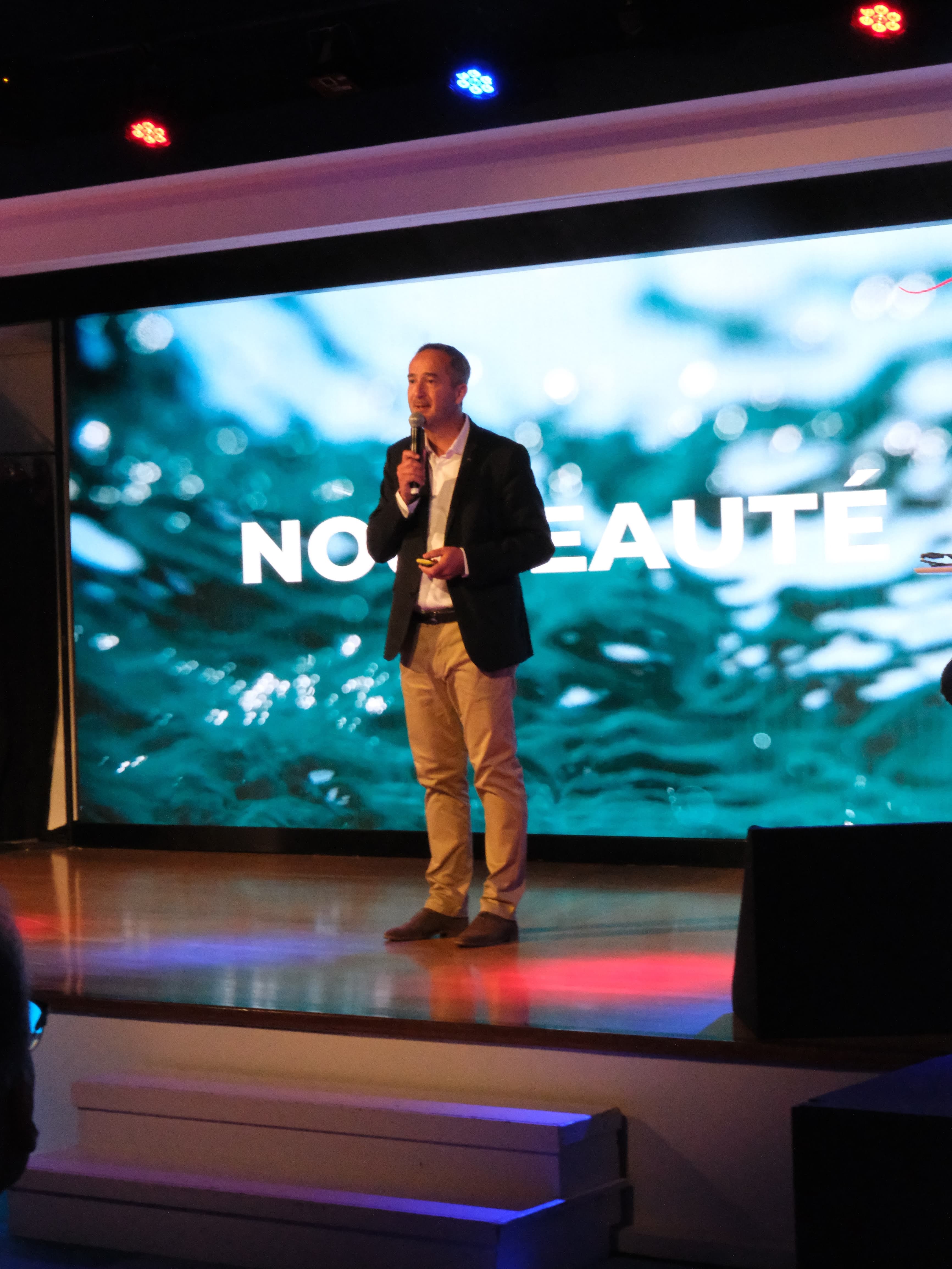 Photo 338 - Croisière Club Med 2 (blurred background)