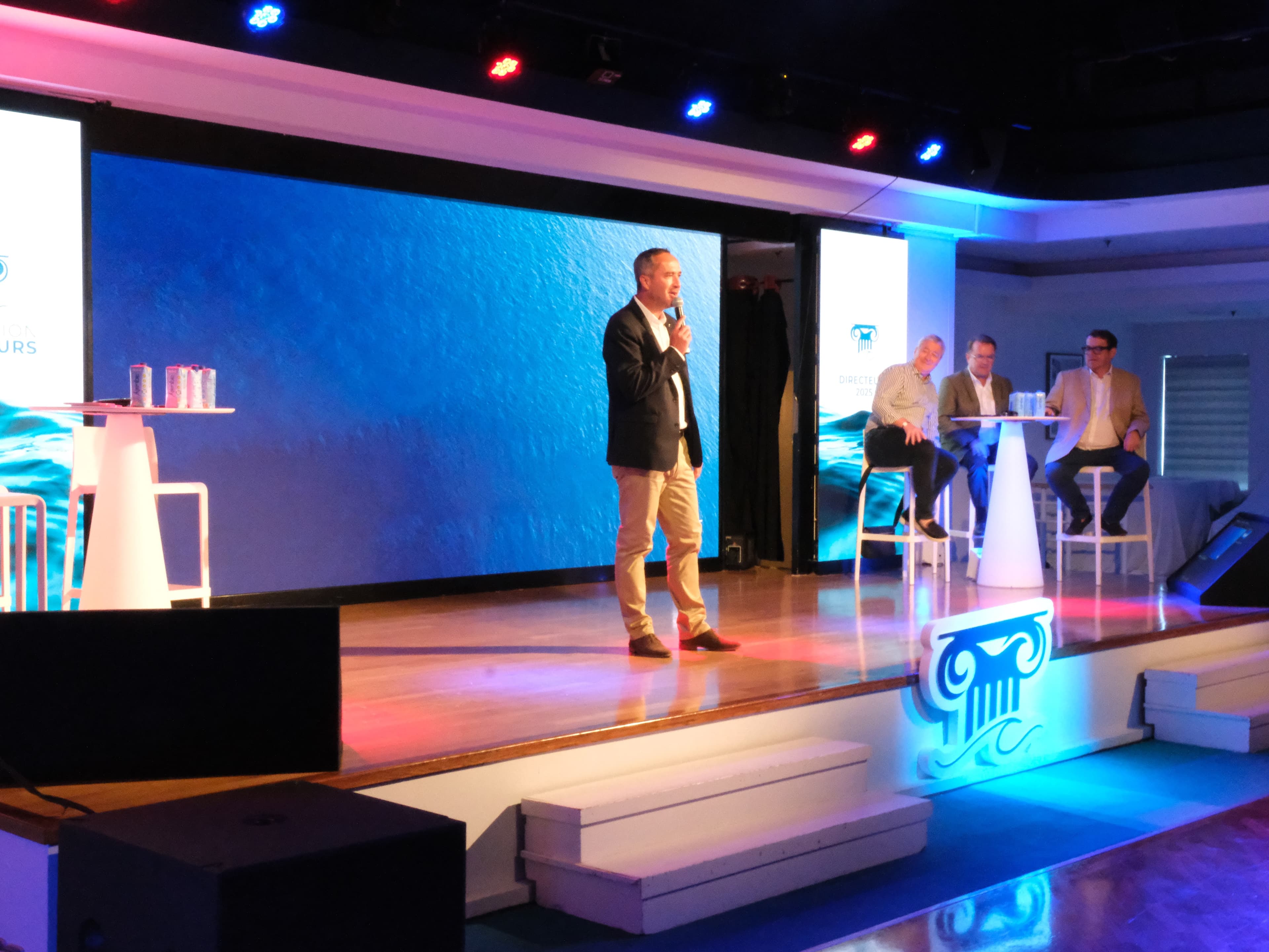 Photo 339 - Croisière Club Med 2 (blurred background)